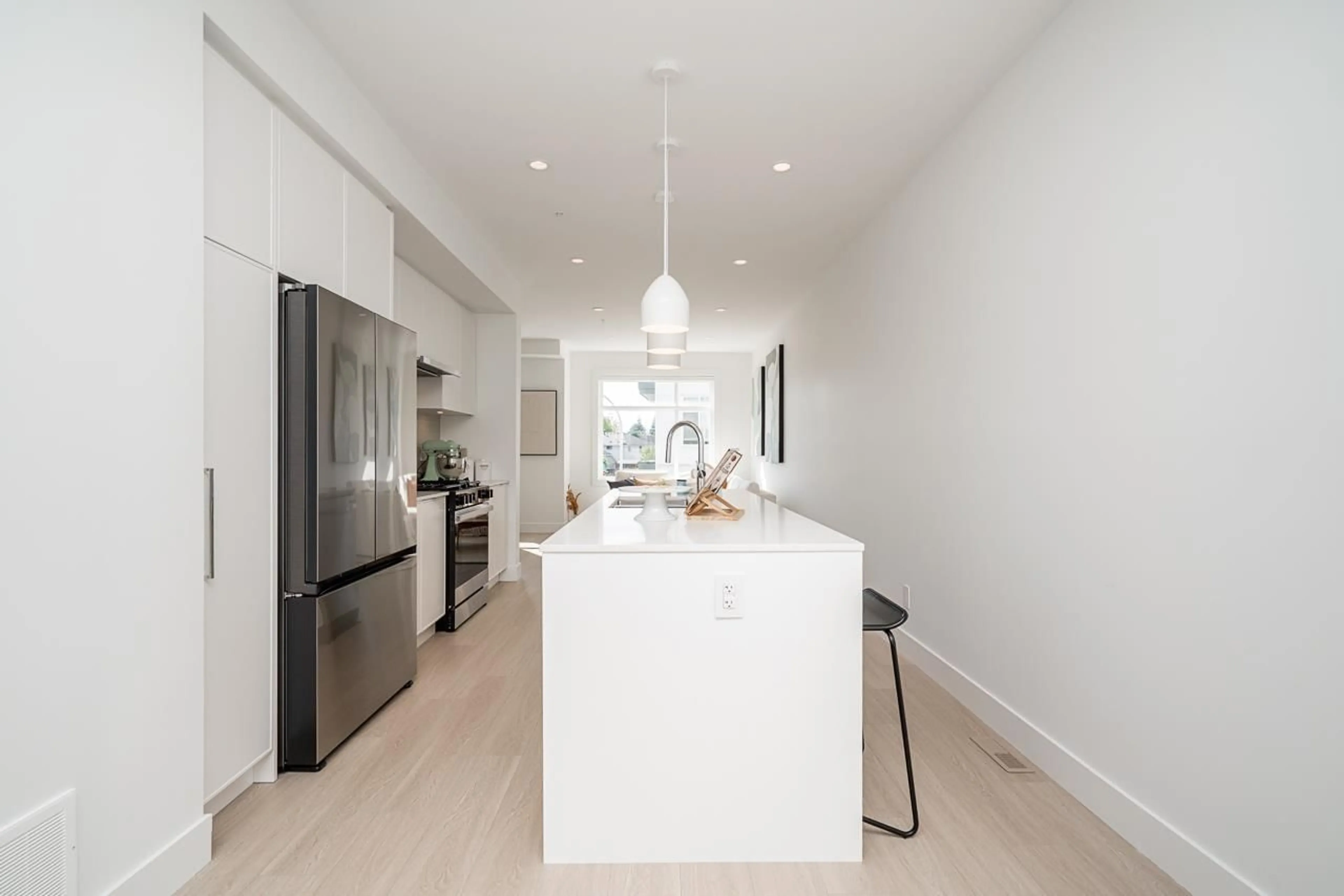 Contemporary kitchen, unknown for 107 - 5330 198 STREET, Langley British Columbia V3A1G1