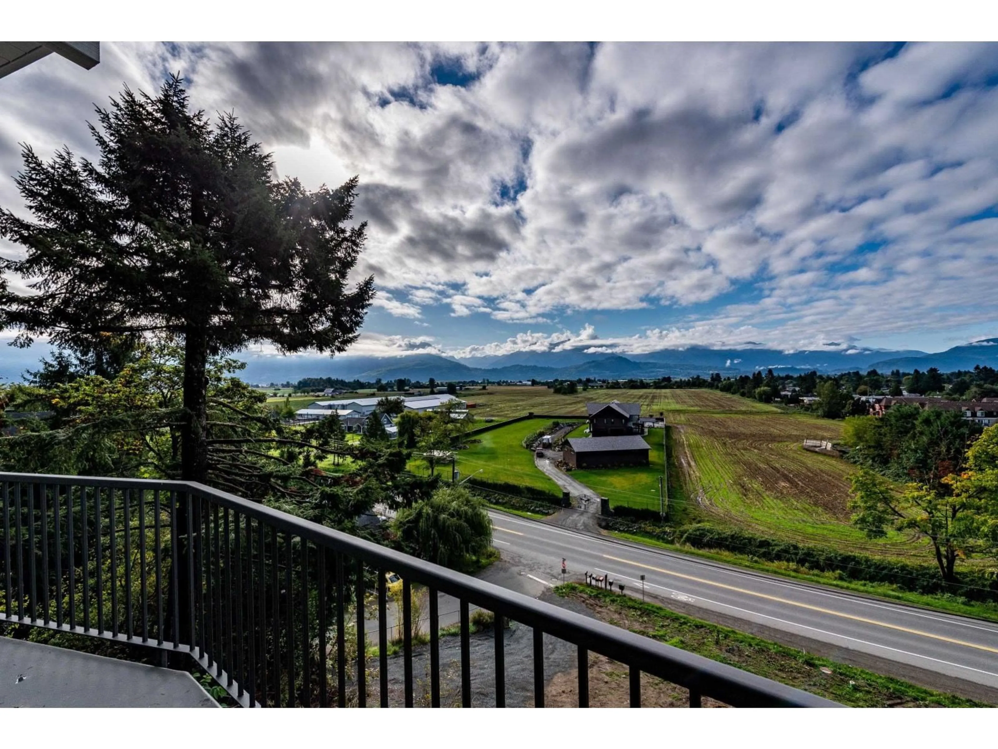 A pic from outside/outdoor area/front of a property/back of a property/a pic from drone, water/lake/river/ocean view for 47005 YALE ROAD, Chilliwack British Columbia V2P2S6