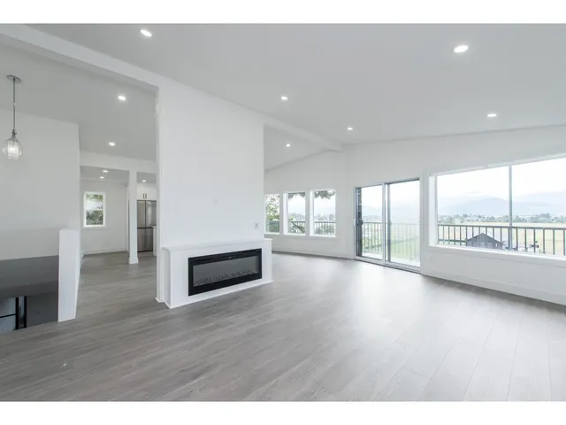 47005 YALE ROAD, Chilliwack 5