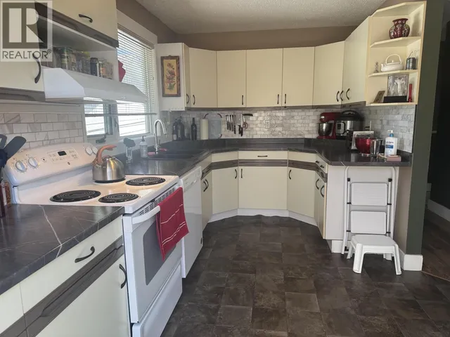 5 CUT THUMB PLACE, Mackenzie 3