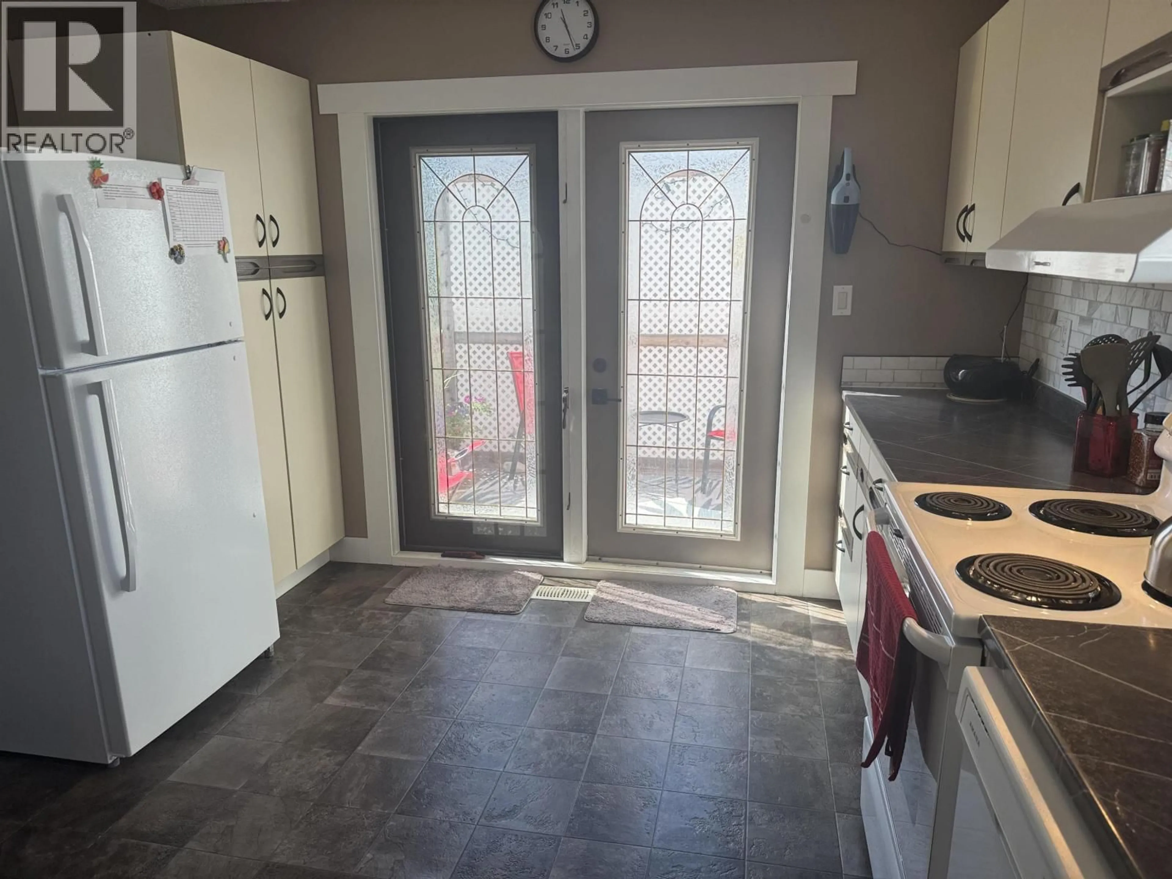 Standard kitchen, unknown for 5 CUT THUMB PLACE, Mackenzie British Columbia V0J2C0