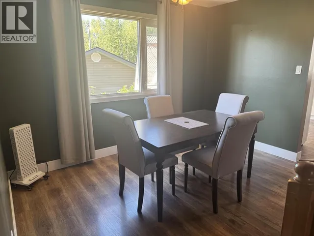 5 CUT THUMB PLACE, Mackenzie 5