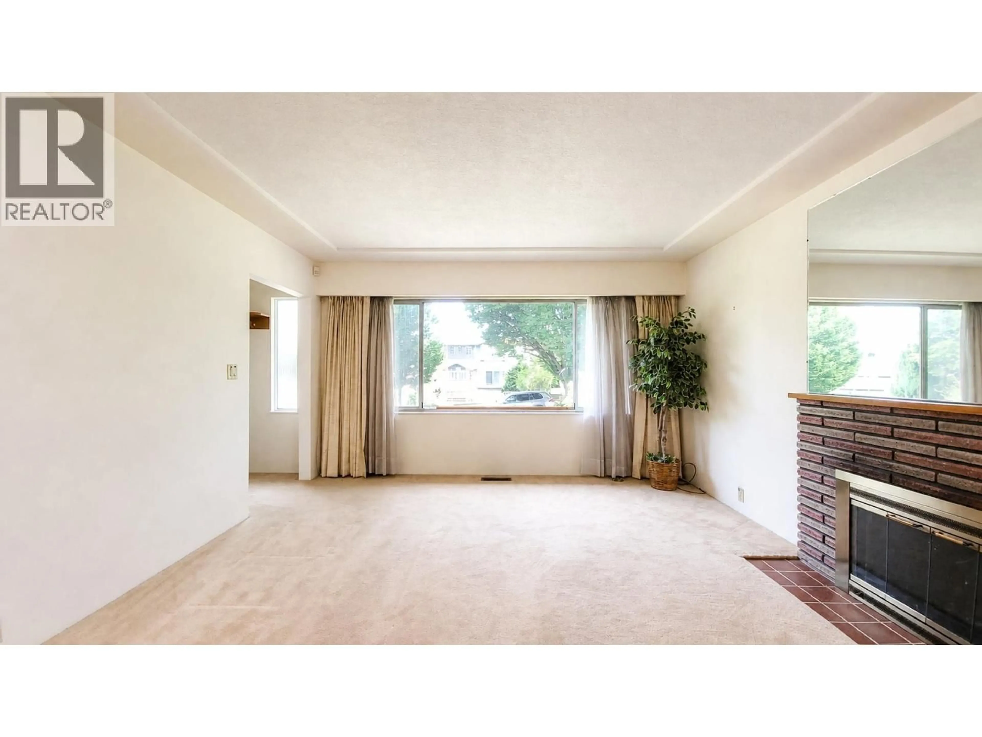 A pic of a room for 2748 6TH AVENUE, Vancouver British Columbia V5M1R5