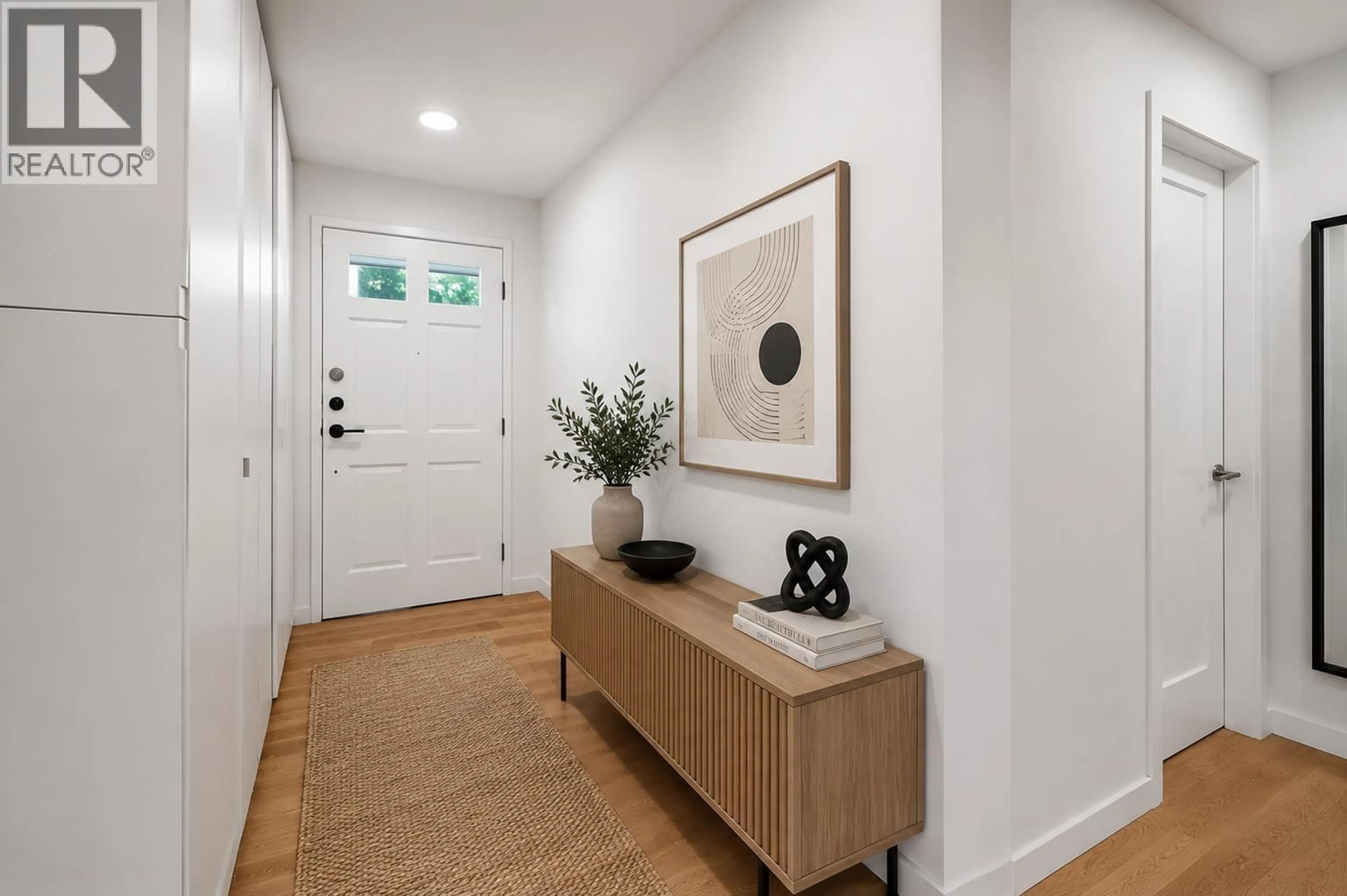 Indoor entryway for 1287 W 15TH STREET, North Vancouver British Columbia V7P1N1