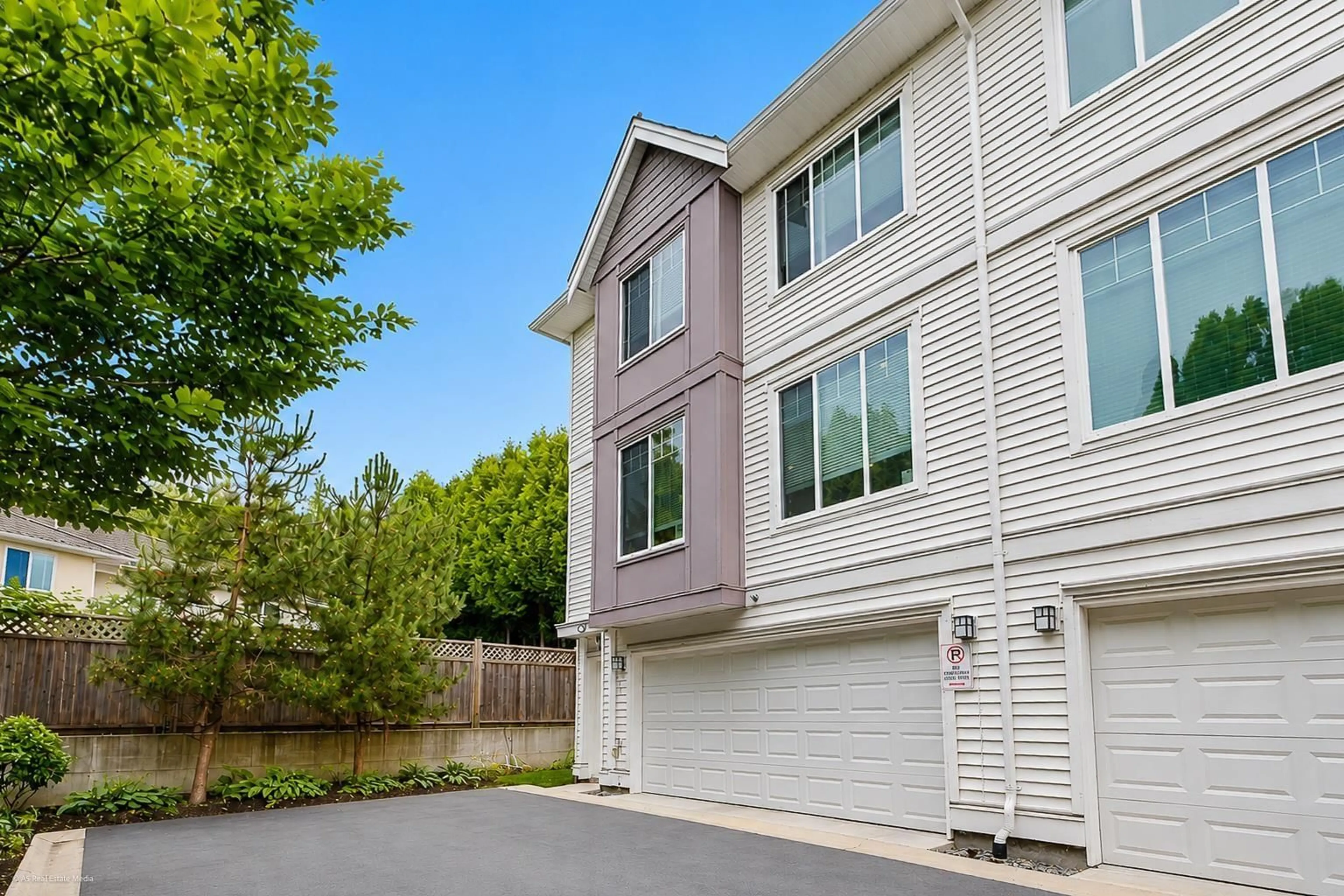 Home with vinyl exterior material, street for 10 - 8033 166B STREET, Surrey British Columbia V4N0G7