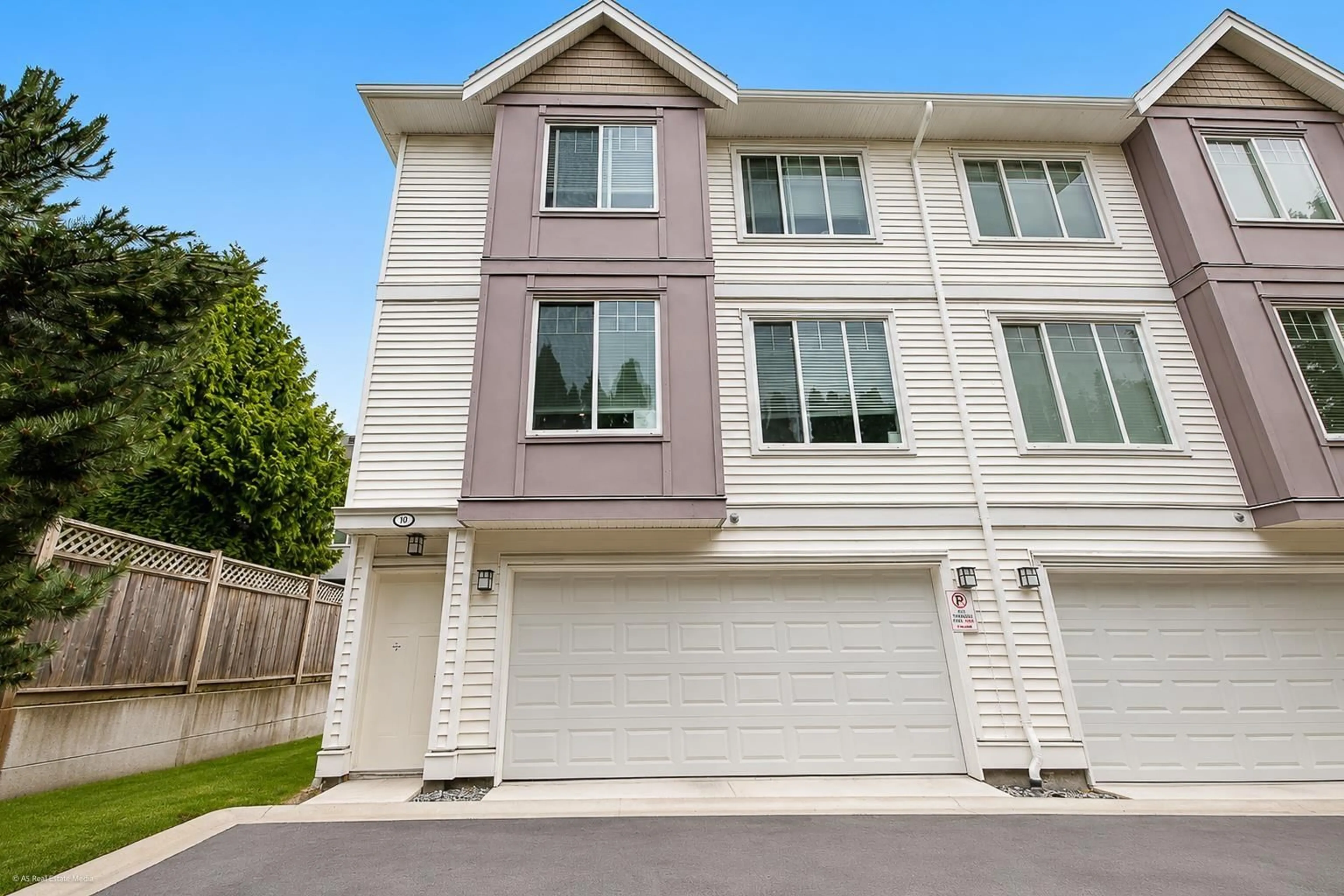 Home with vinyl exterior material, street for 10 - 8033 166B STREET, Surrey British Columbia V4N0G7