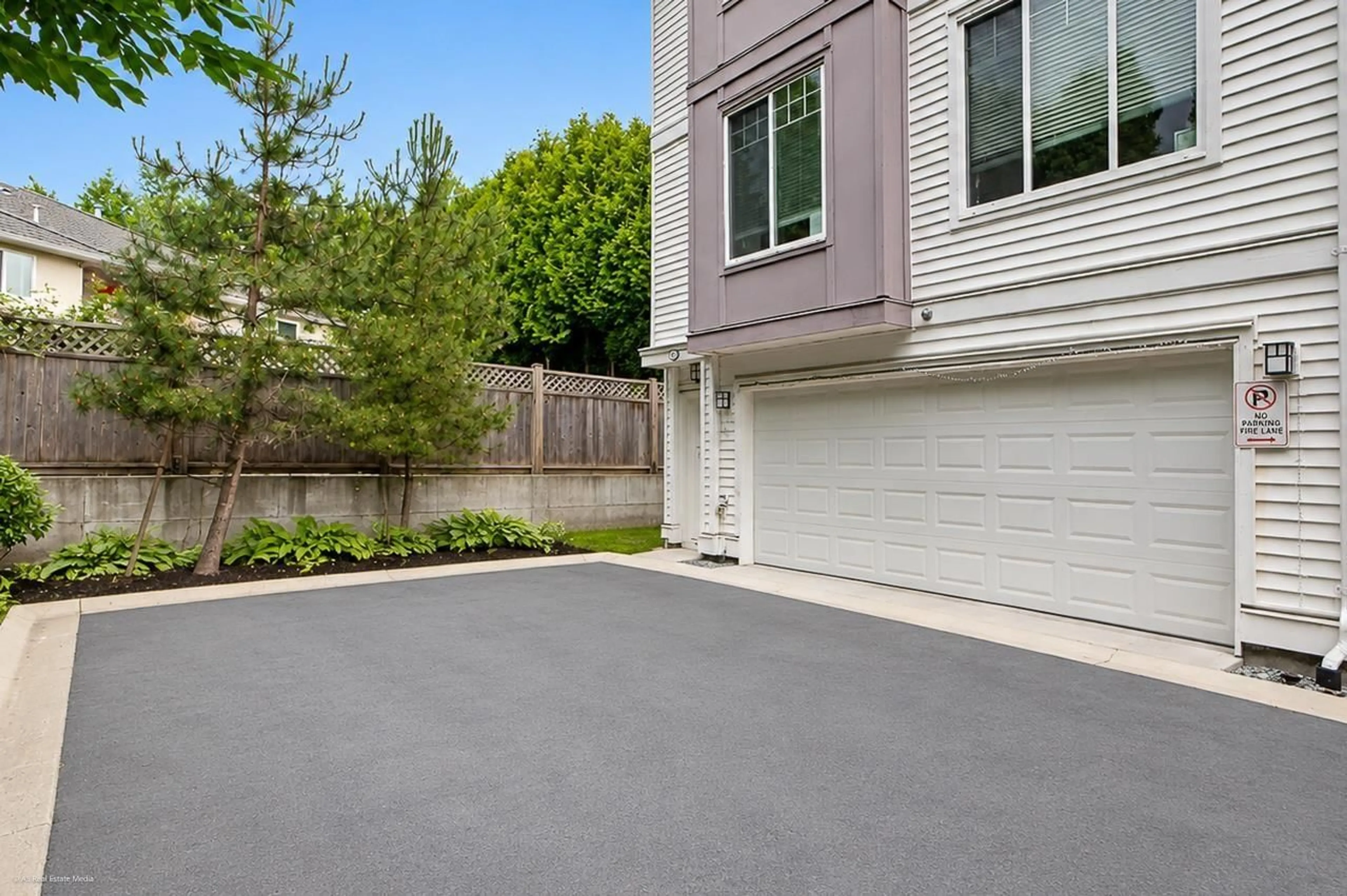 Unknown for 10 - 8033 166B STREET, Surrey British Columbia V4N0G7