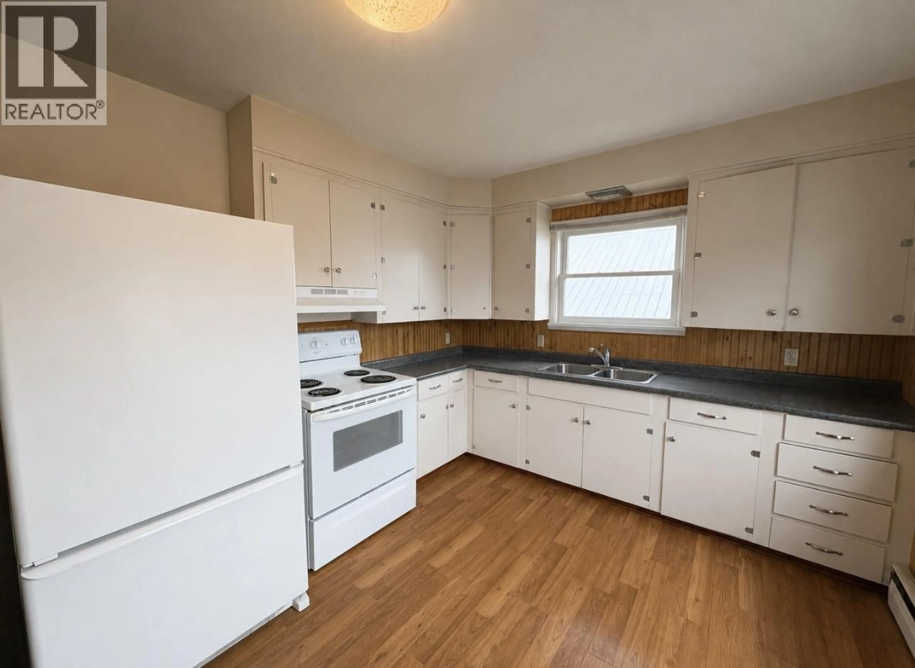 Standard kitchen, wood/laminate floor for 1640 8TH AVENUE, Prince George British Columbia V2L3R5