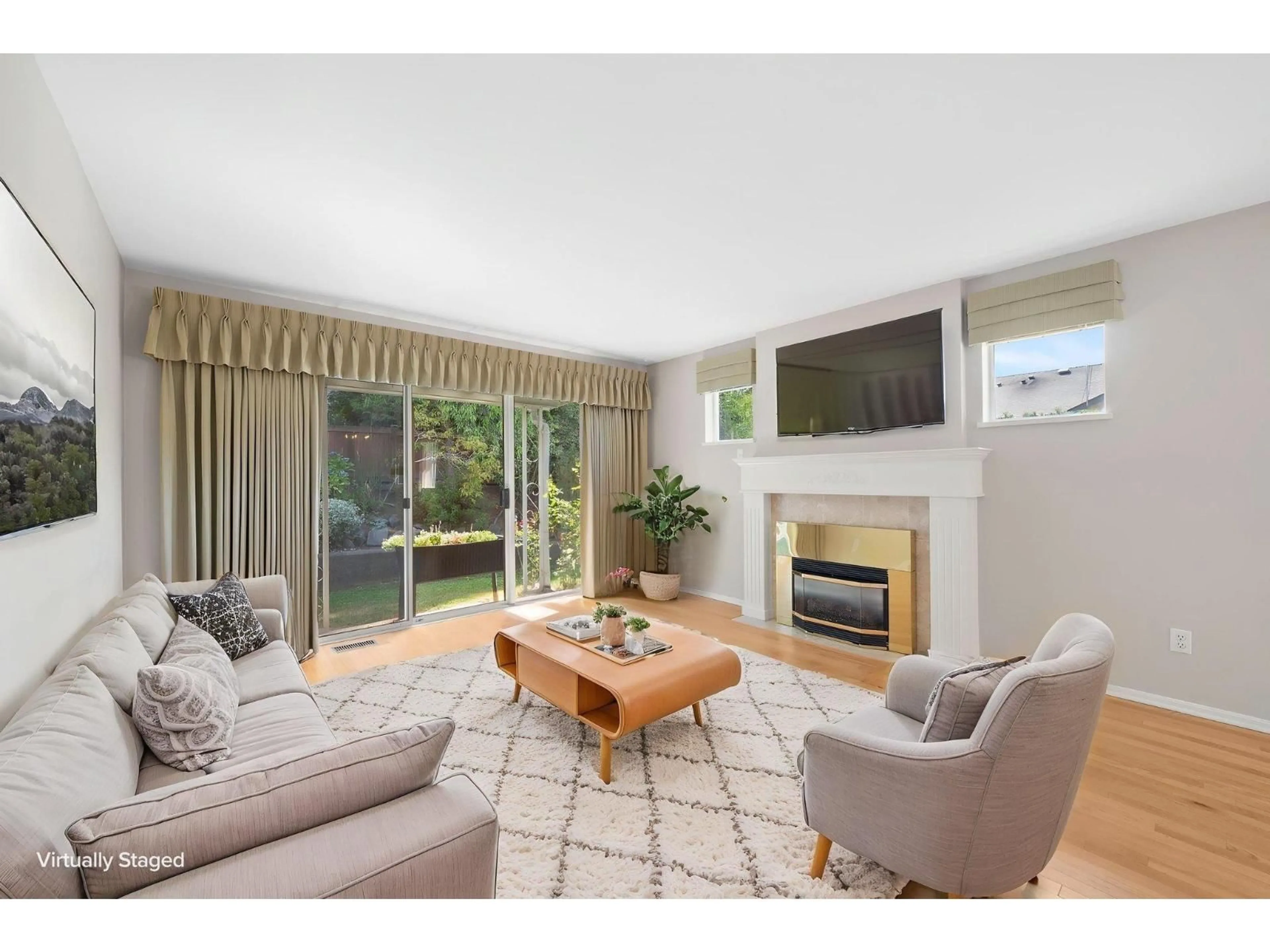 Living room with furniture, wood/laminate floor for 1 - 8889 212 STREET, Langley British Columbia V1M2E8