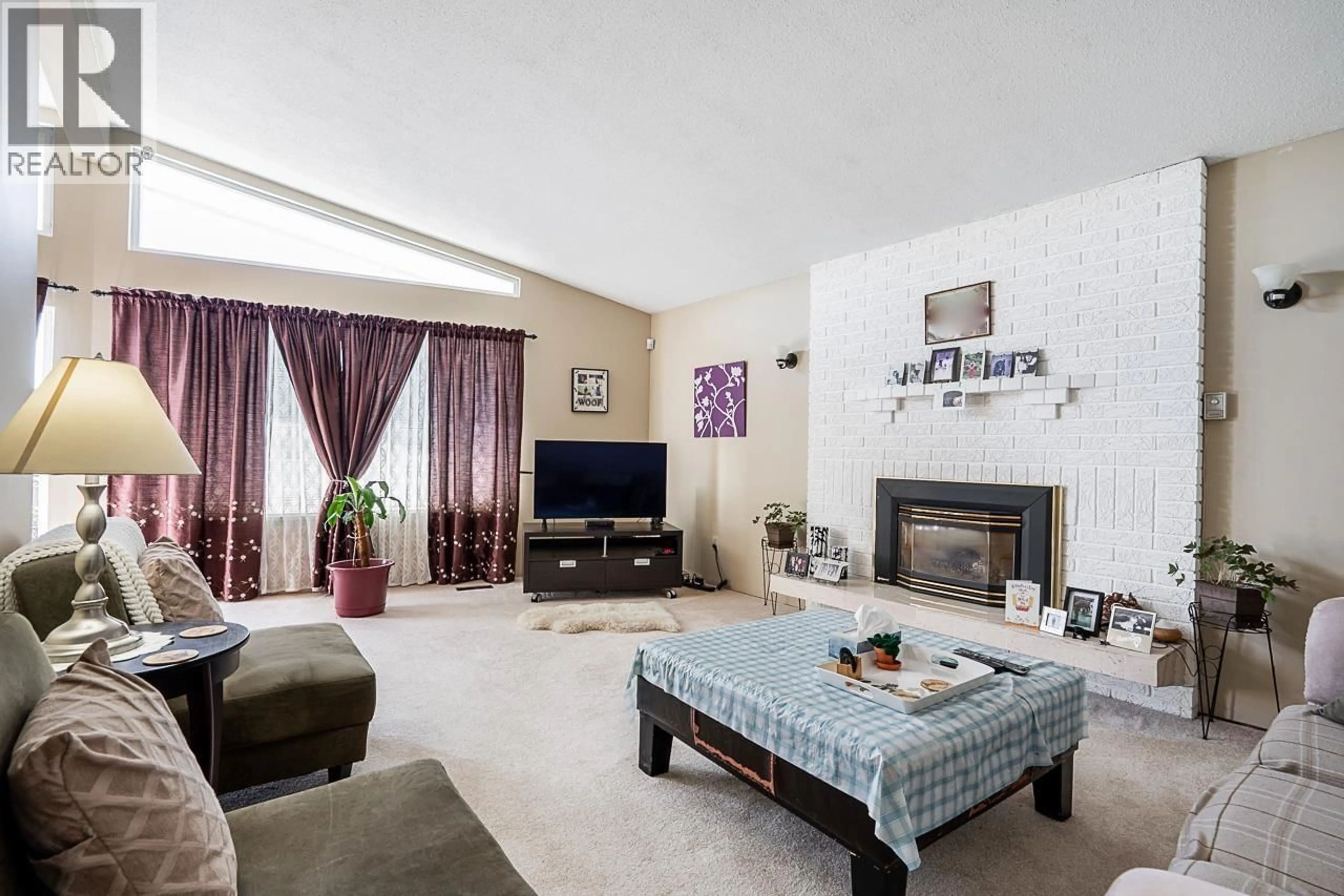 Living room with furniture, unknown for 8571 GREENFIELD DRIVE, Richmond British Columbia V7A4M2