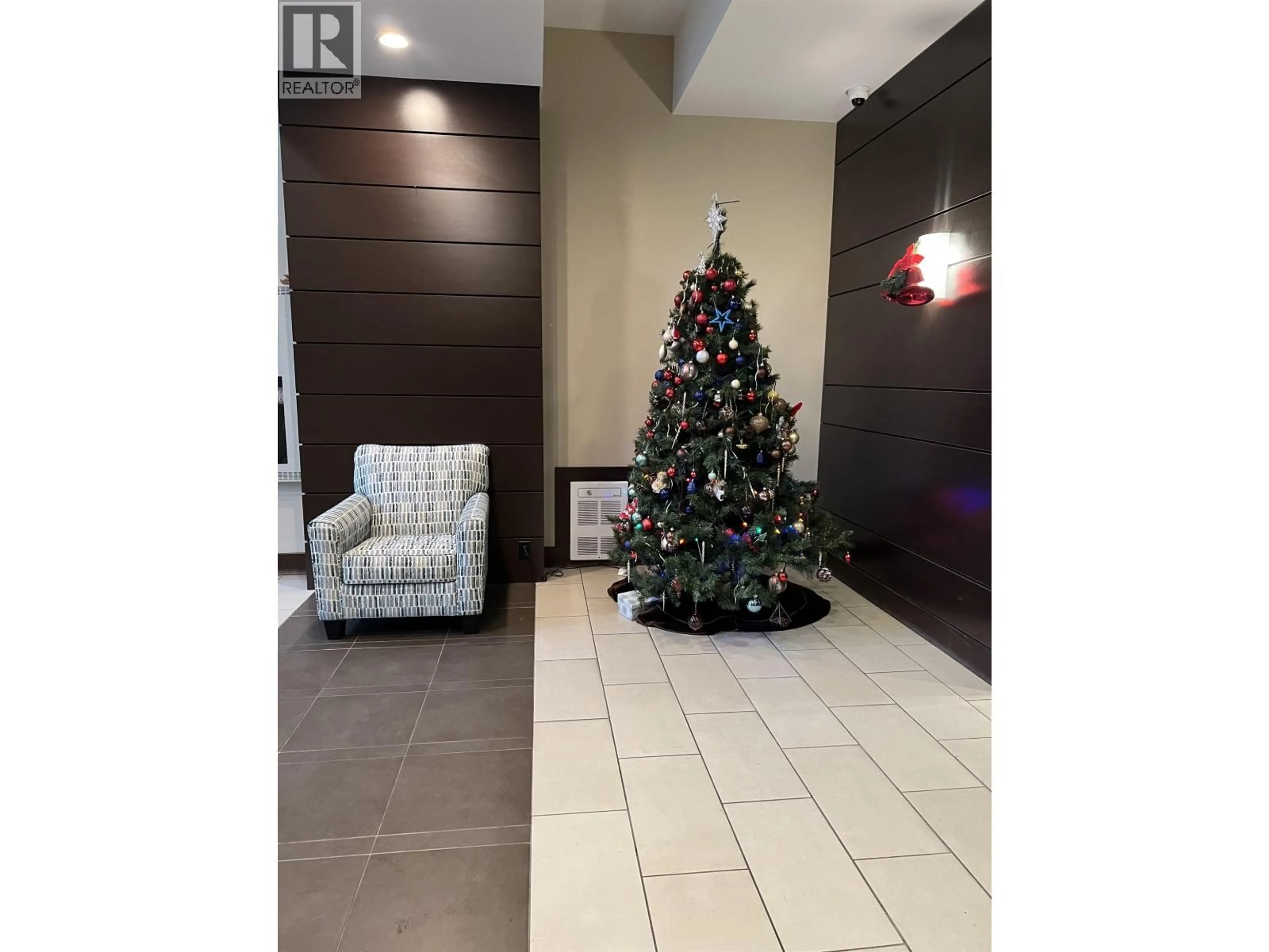 Indoor foyer for 705 - 7225 ACORN AVENUE, Burnaby British Columbia V5E0A9