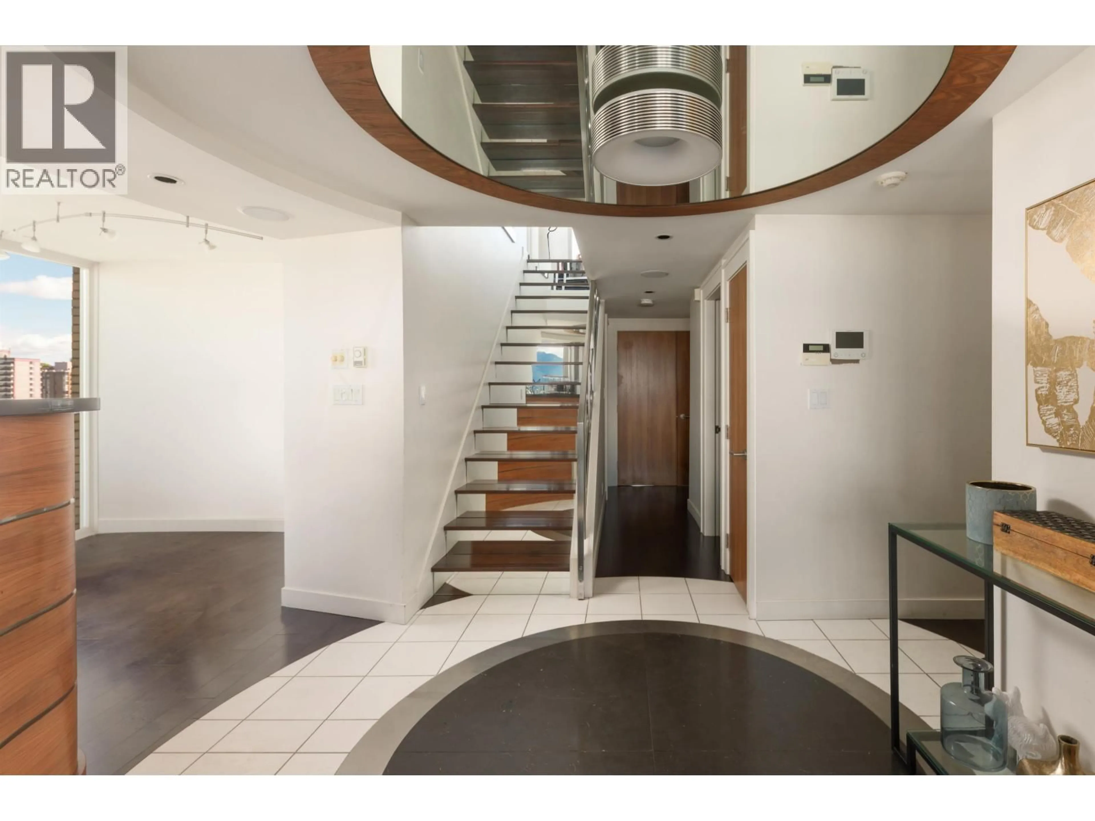 Indoor foyer for 1201 - 1633 10TH AVENUE, Vancouver British Columbia V6J2A2