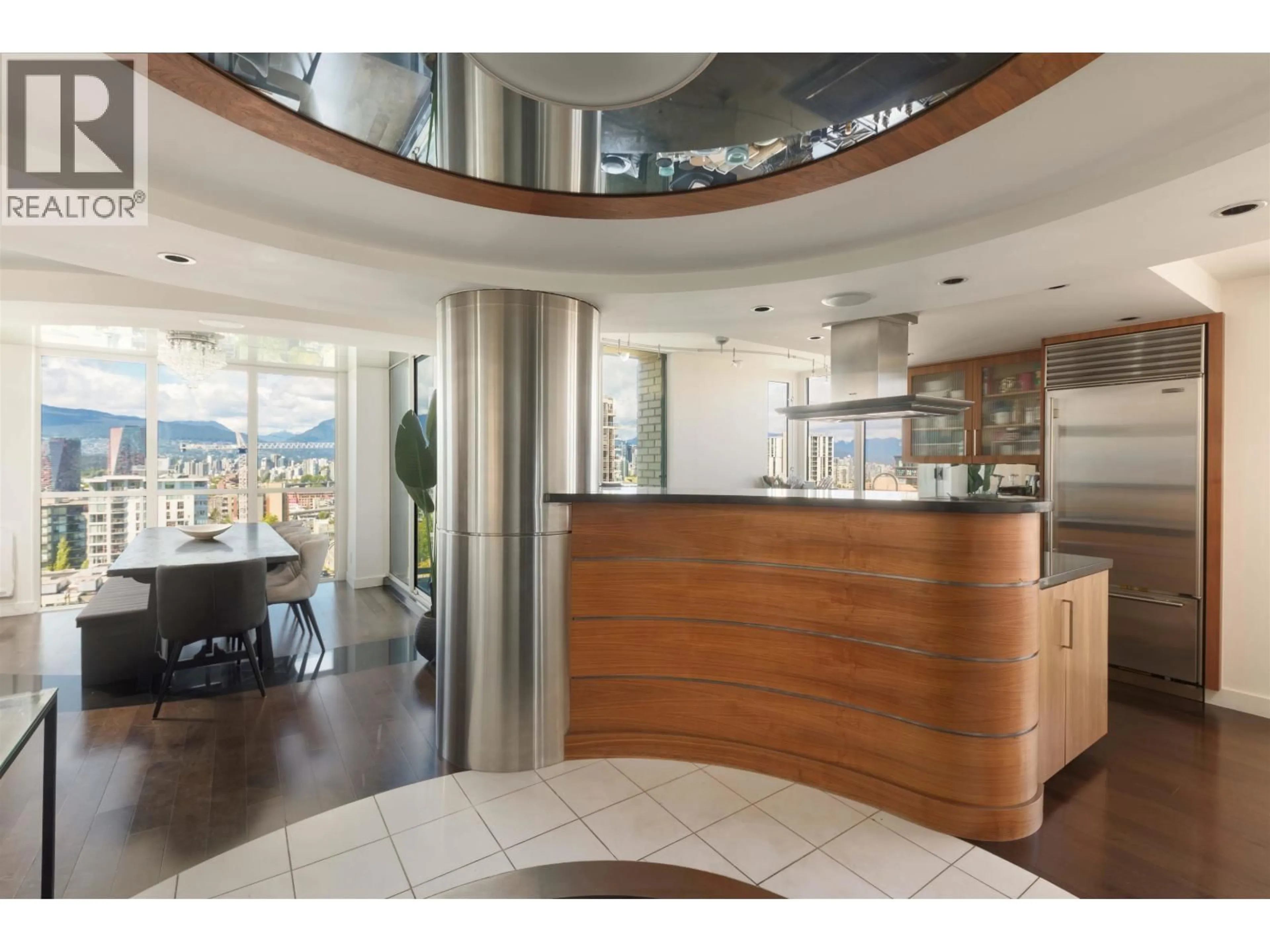 Indoor foyer for 1201 - 1633 10TH AVENUE, Vancouver British Columbia V6J2A2