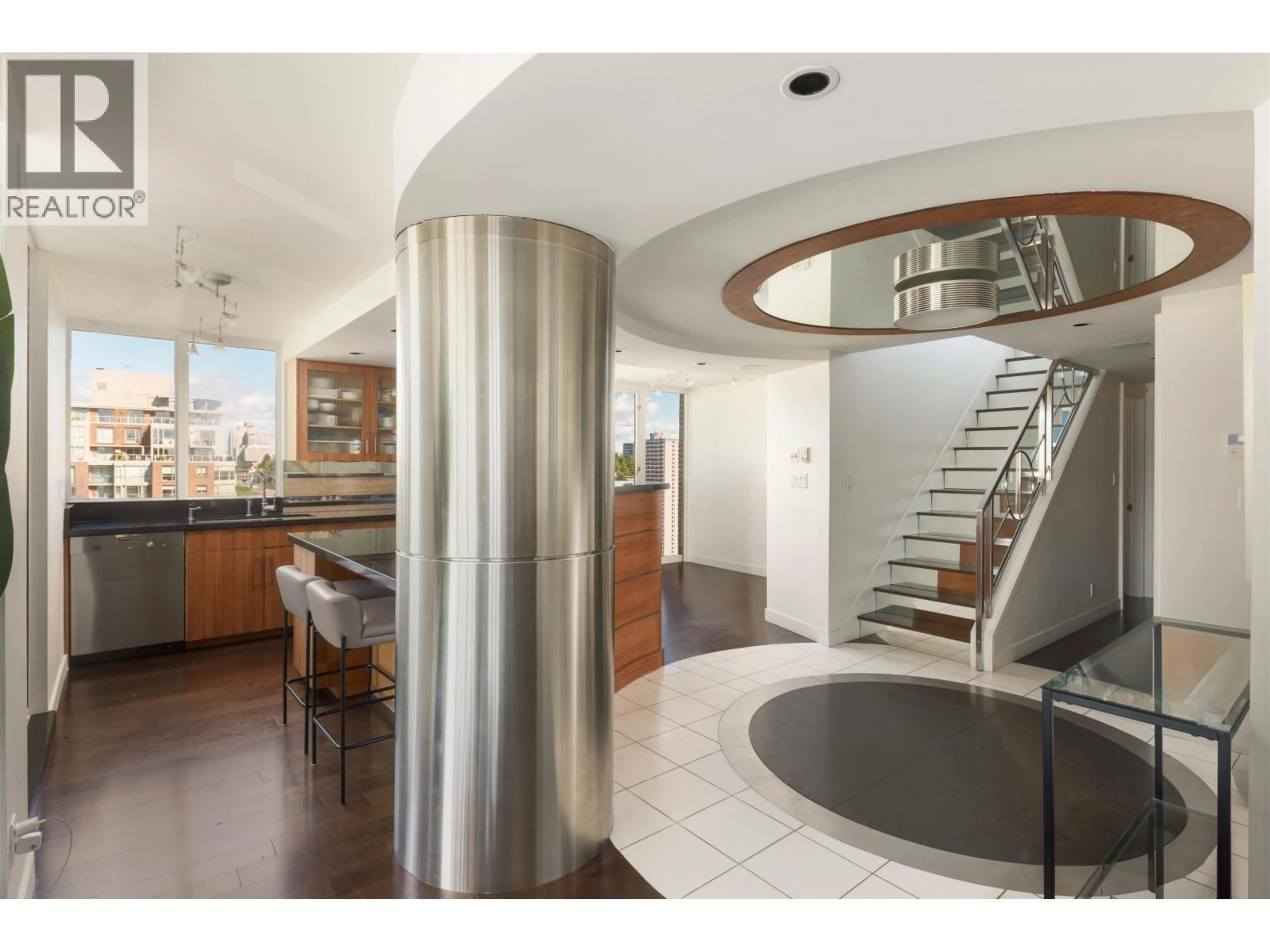 Indoor foyer for 1201 - 1633 10TH AVENUE, Vancouver British Columbia V6J2A2