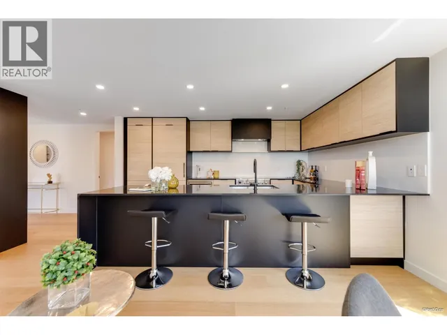 302 - 6485 MANITOBA STREET, Vancouver 5