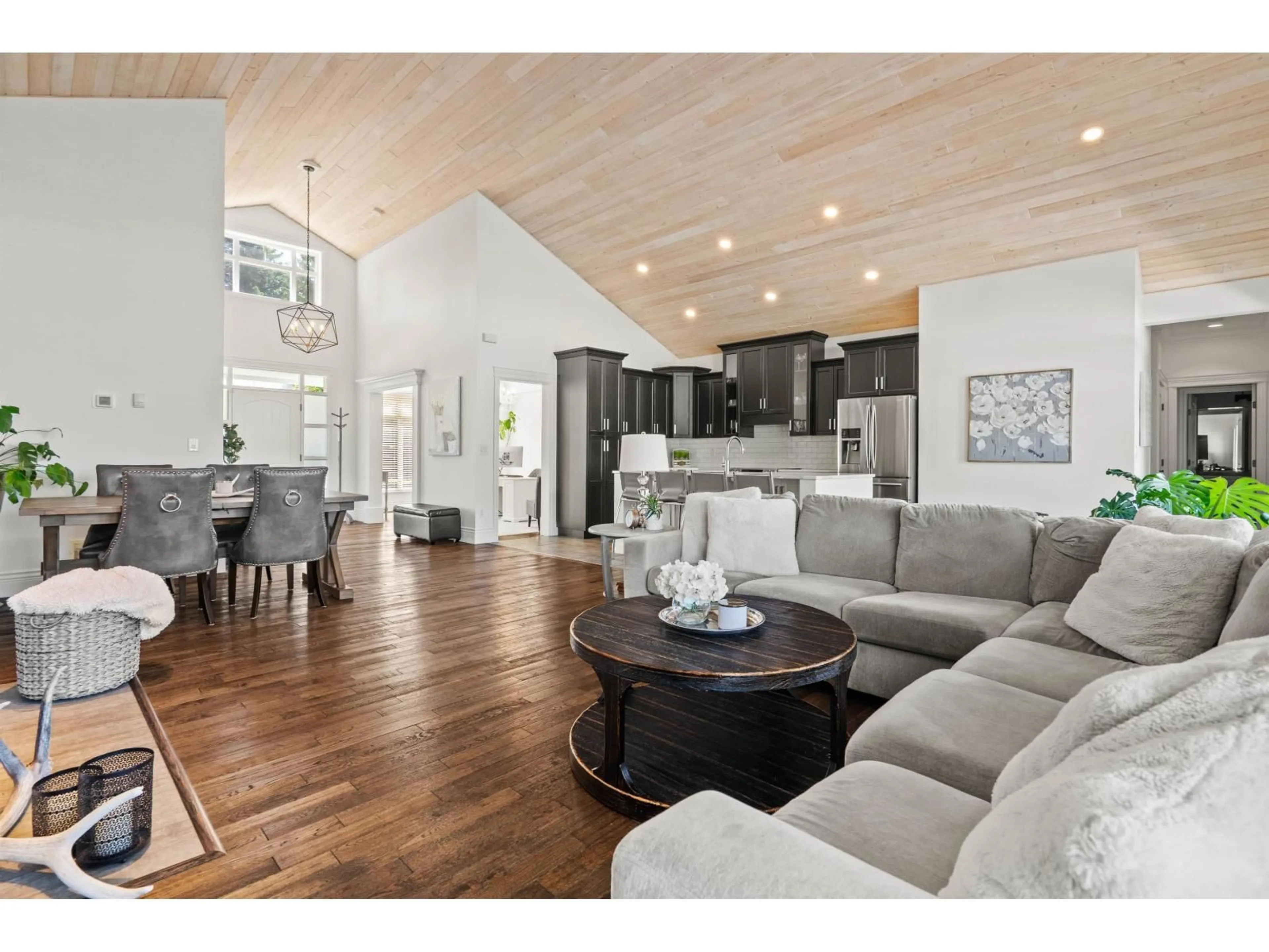 Open concept kitchen, wood/laminate floor for 8557 FRIPP TERRACE, Mission British Columbia V2V6T3