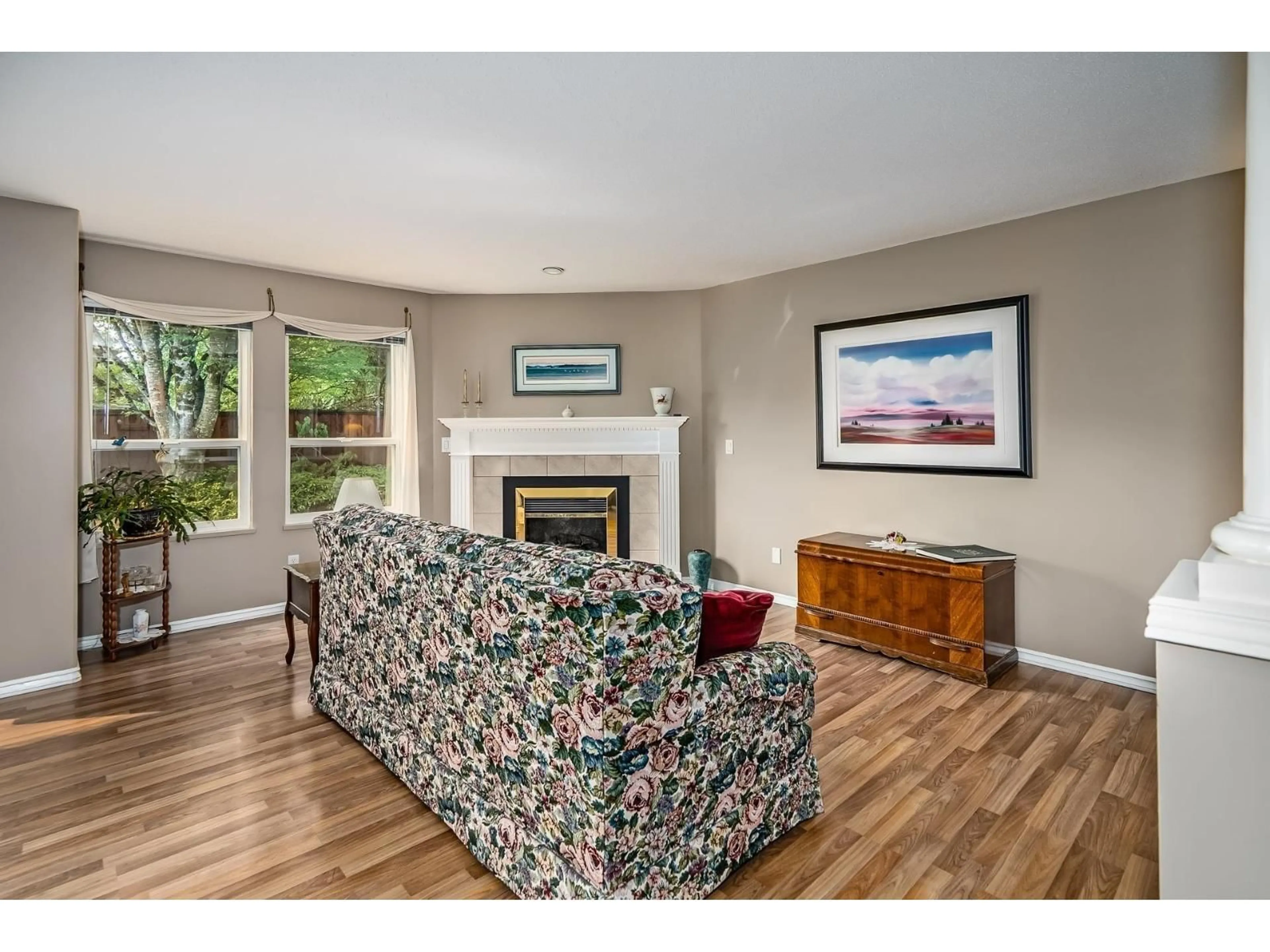 Living room with furniture, unknown for 252 - 13888 70 AVENUE, Surrey British Columbia V3W0R8