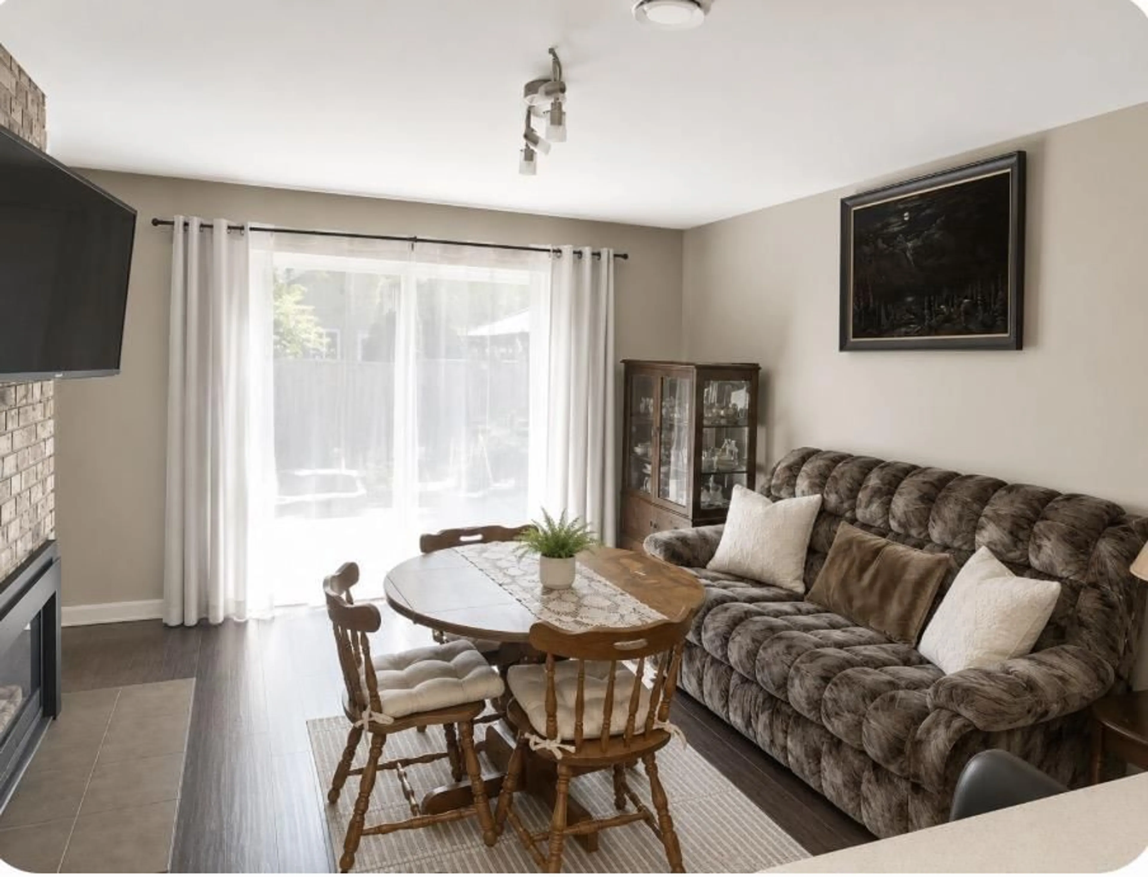 Living room with furniture, unknown for 2020 156A STREET, Surrey British Columbia V4A6S3