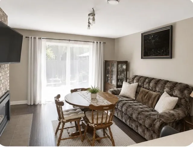 2020 156A STREET, Surrey 3