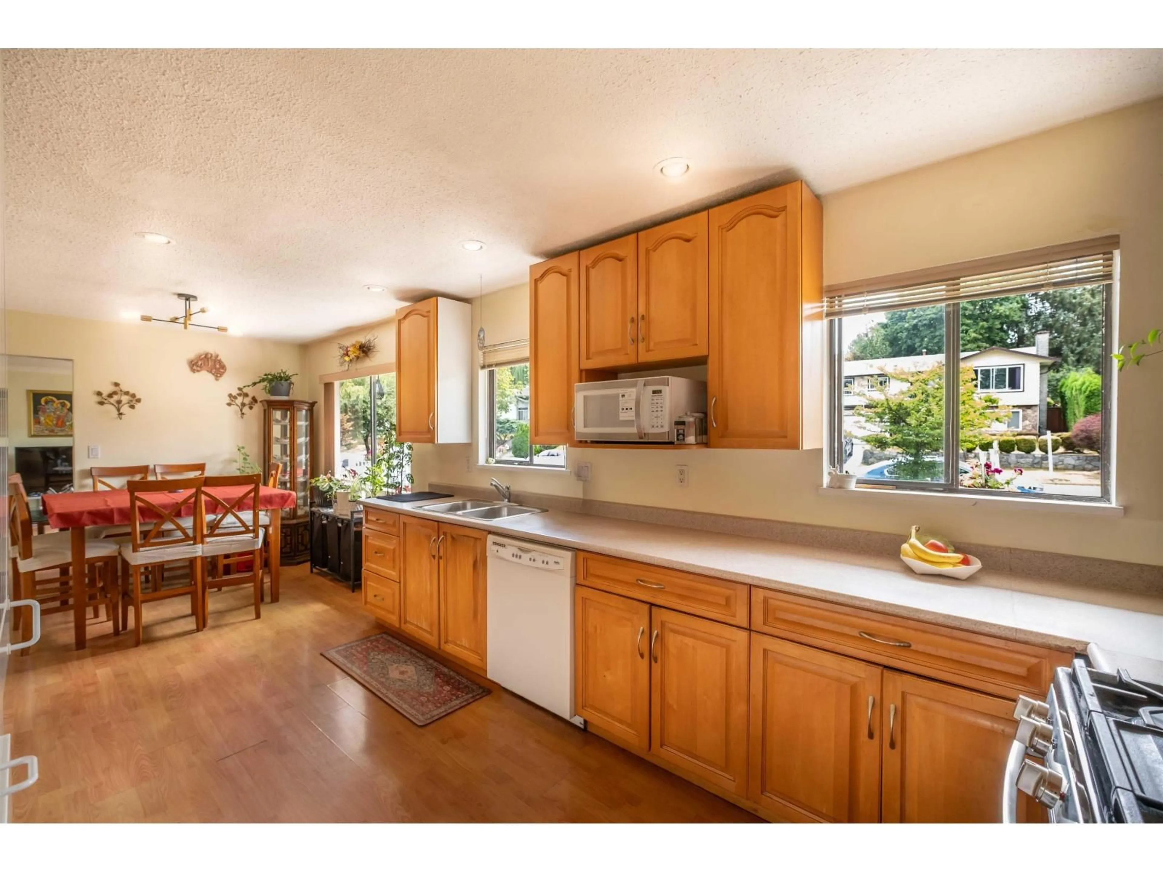 Open concept kitchen, unknown for 13389 CRESTVIEW DRIVE, Surrey British Columbia V3R6V3