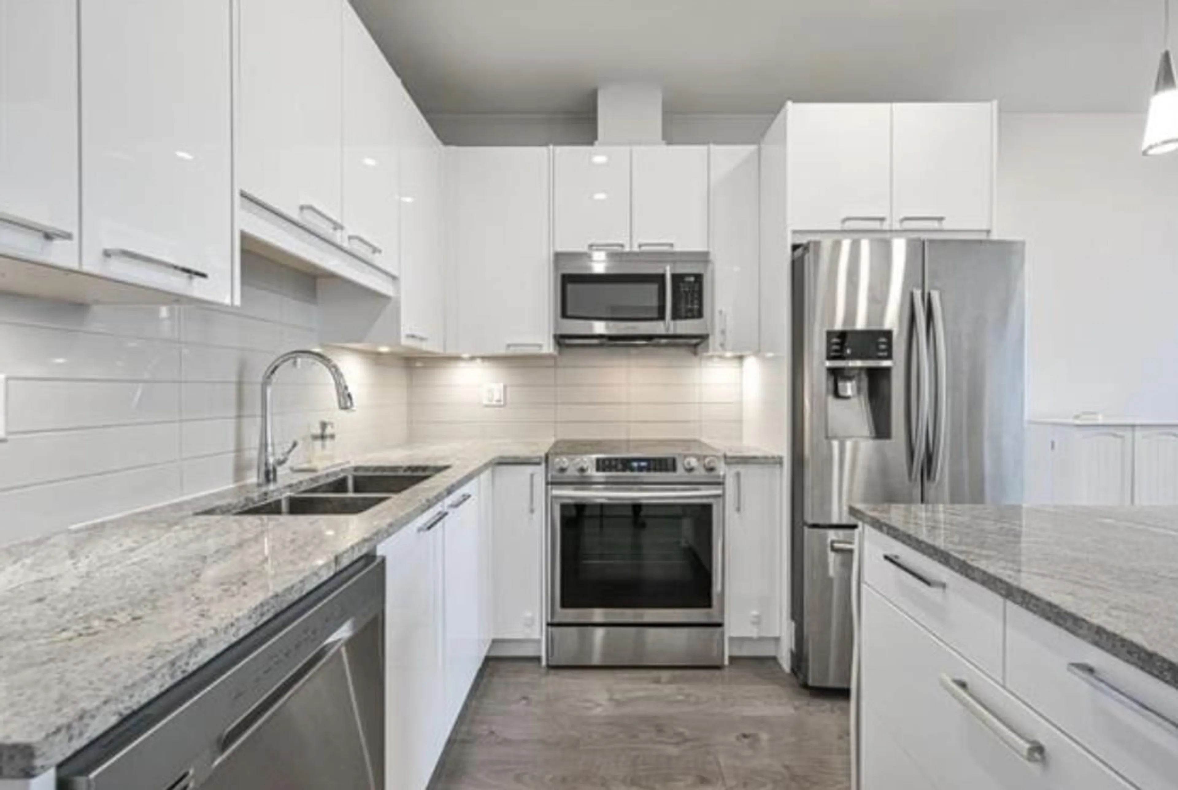 Standard kitchen, ceramic/tile floor for 503 - 20696 EASTLEIGH CRESCENT, Langley British Columbia V3A0M3