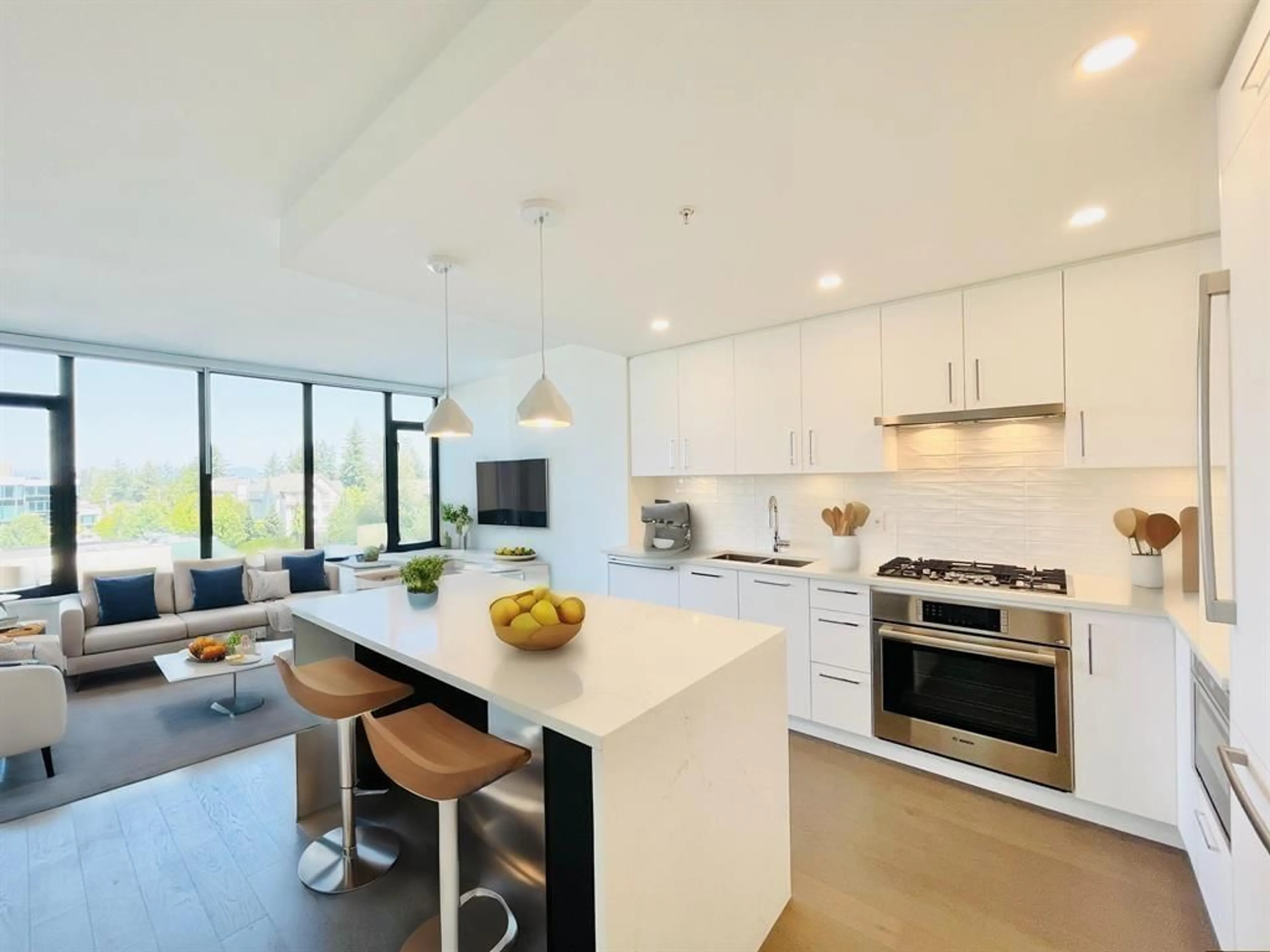 Contemporary kitchen, ceramic/tile floor for 303 - 1588 JOHNSTON ROAD, White Rock British Columbia V4B0C5