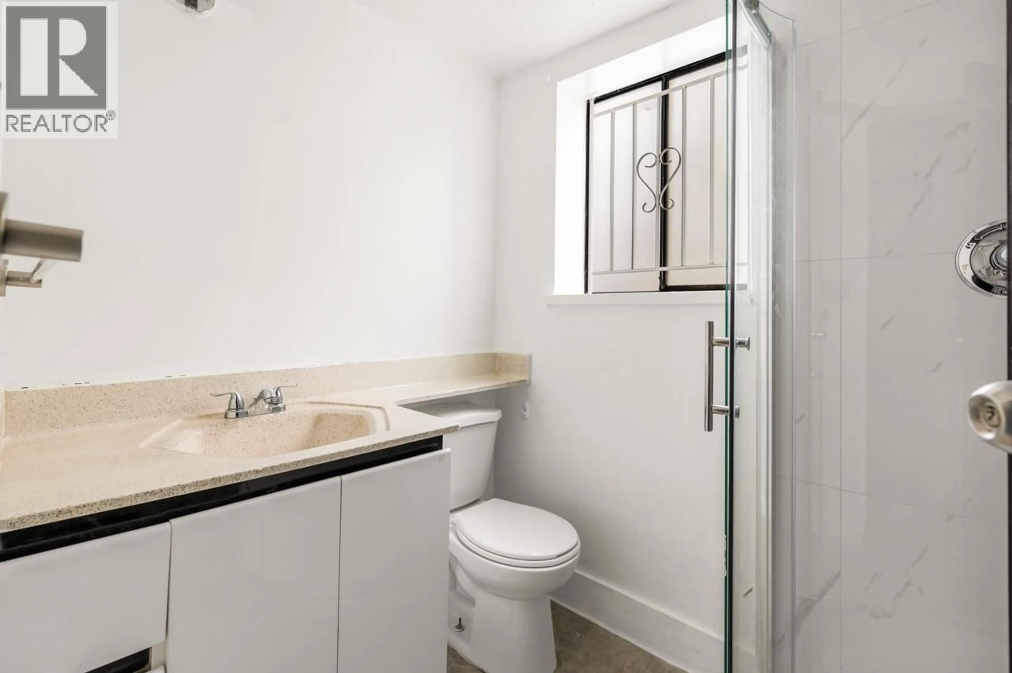 Standard bathroom, unknown for 2539 34TH AVENUE, Vancouver British Columbia V5R2T1
