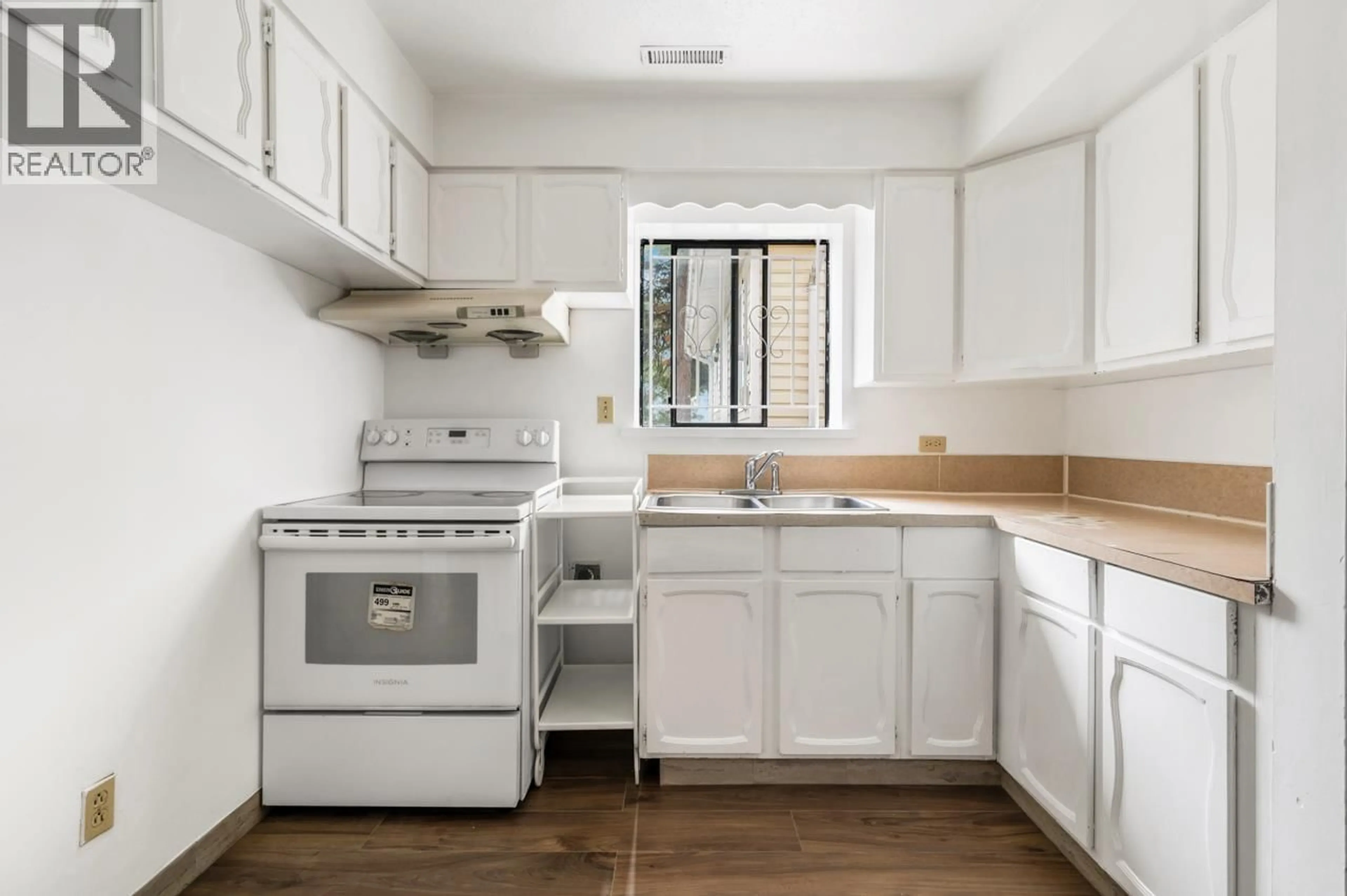 Standard kitchen, unknown for 2539 34TH AVENUE, Vancouver British Columbia V5R2T1