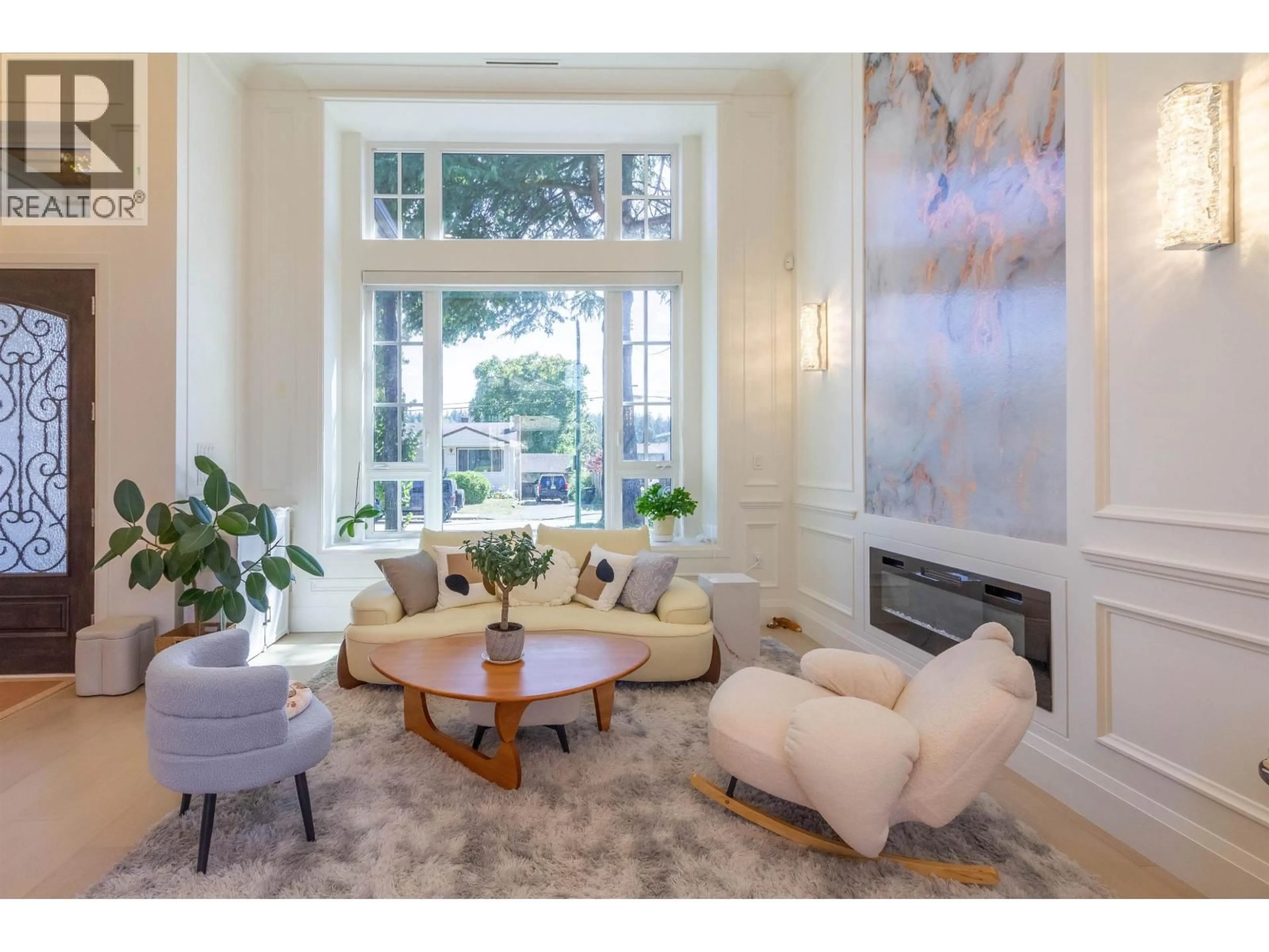 Living room with furniture, unknown for 3907 HERTFORD STREET, Burnaby British Columbia V5G2R5