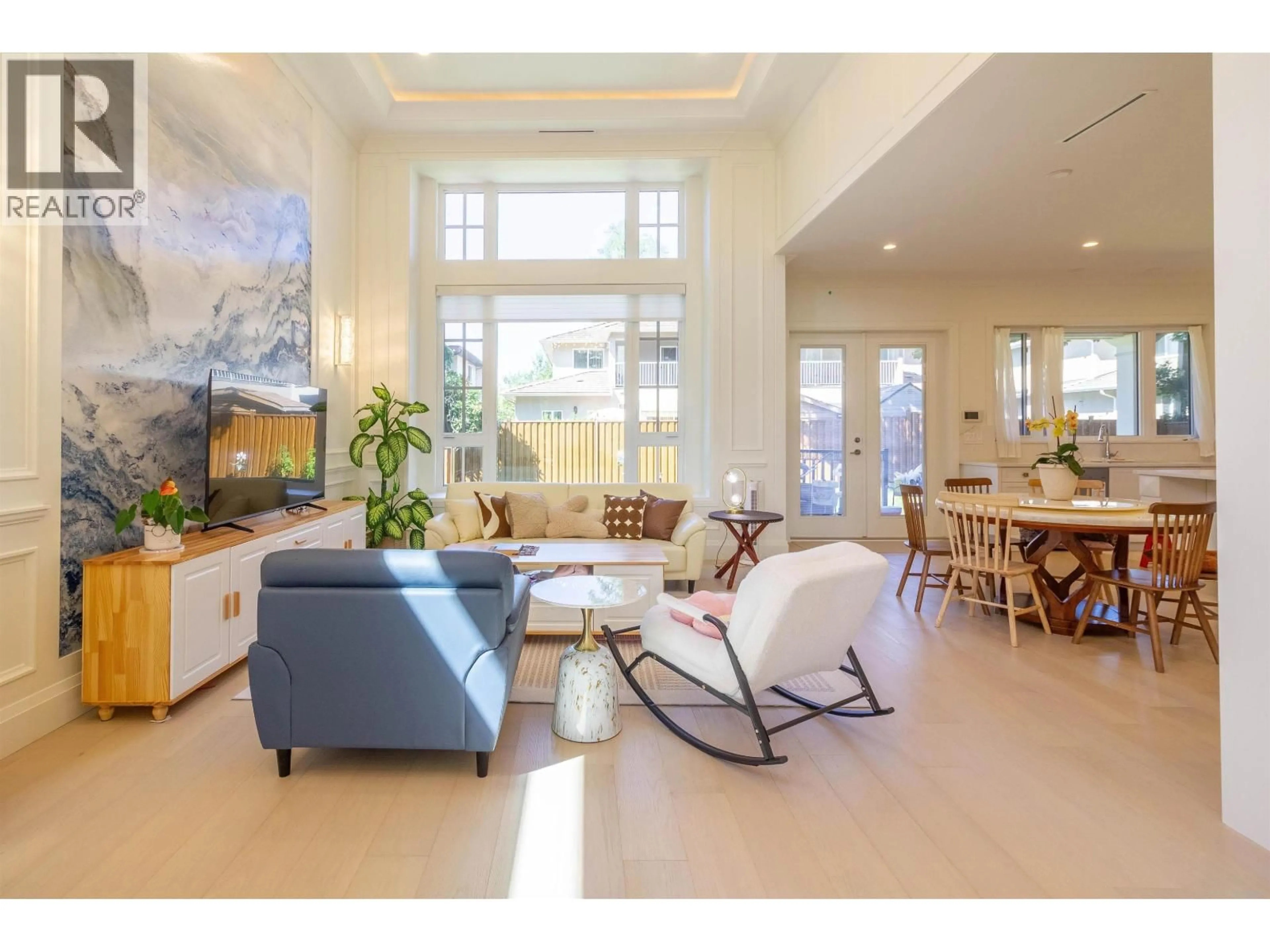 Living room with furniture, unknown for 3907 HERTFORD STREET, Burnaby British Columbia V5G2R5