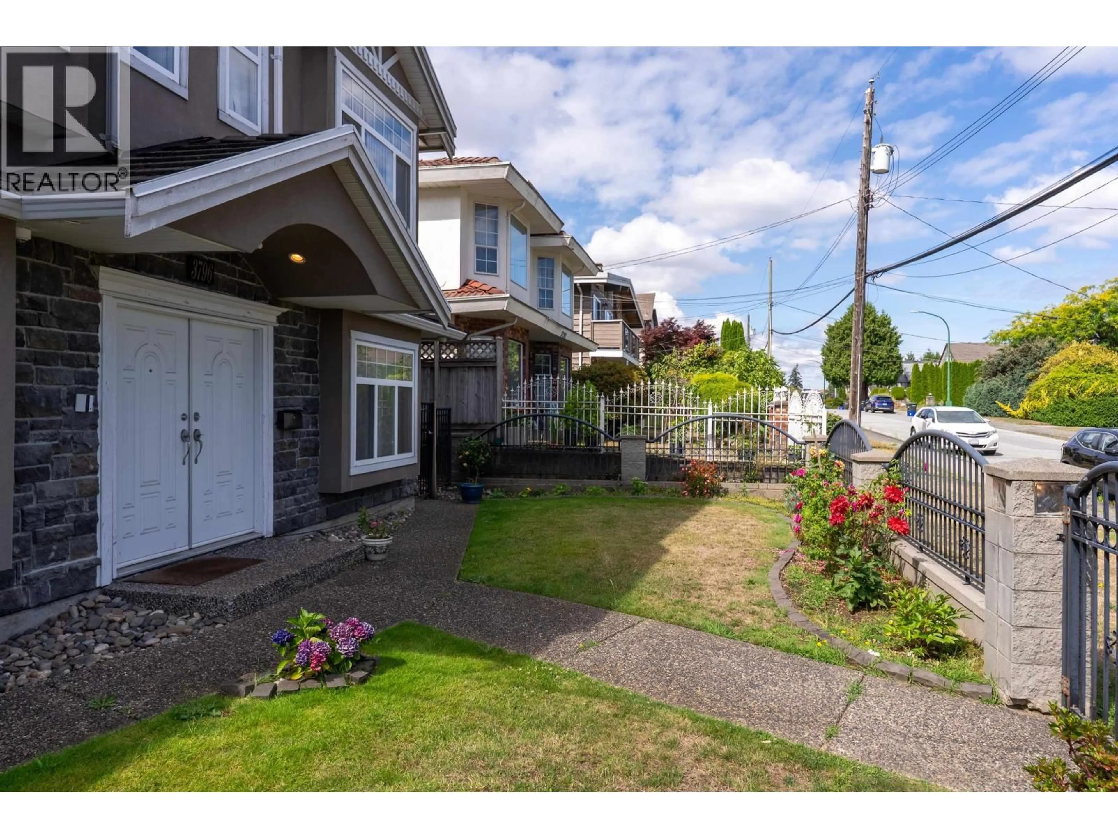 Patio, street for 3796 PRICE STREET, Burnaby British Columbia V5G2K8