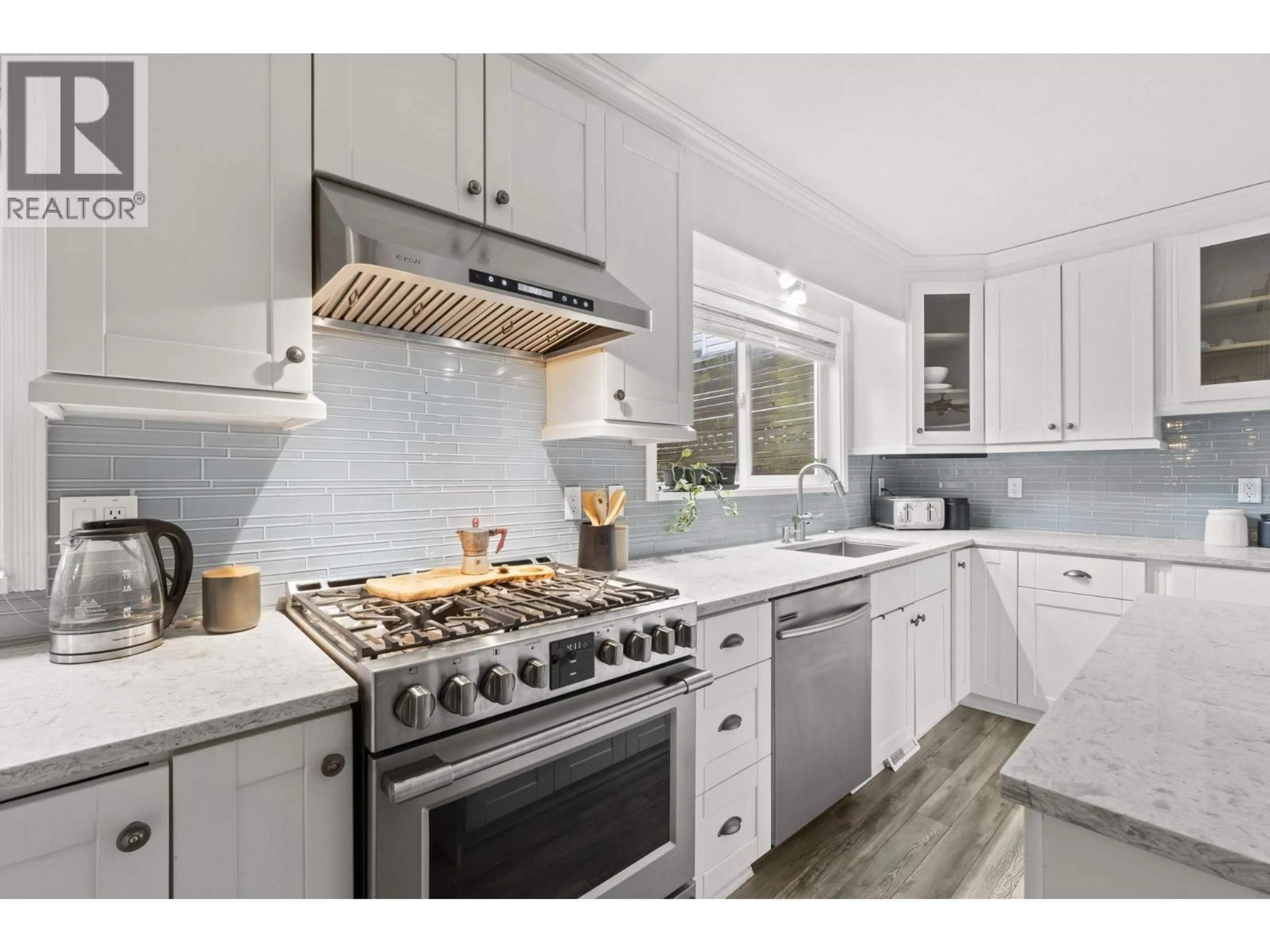 Open concept kitchen, ceramic/tile floor for 12326 234 STREET, Maple Ridge British Columbia V2X0P7