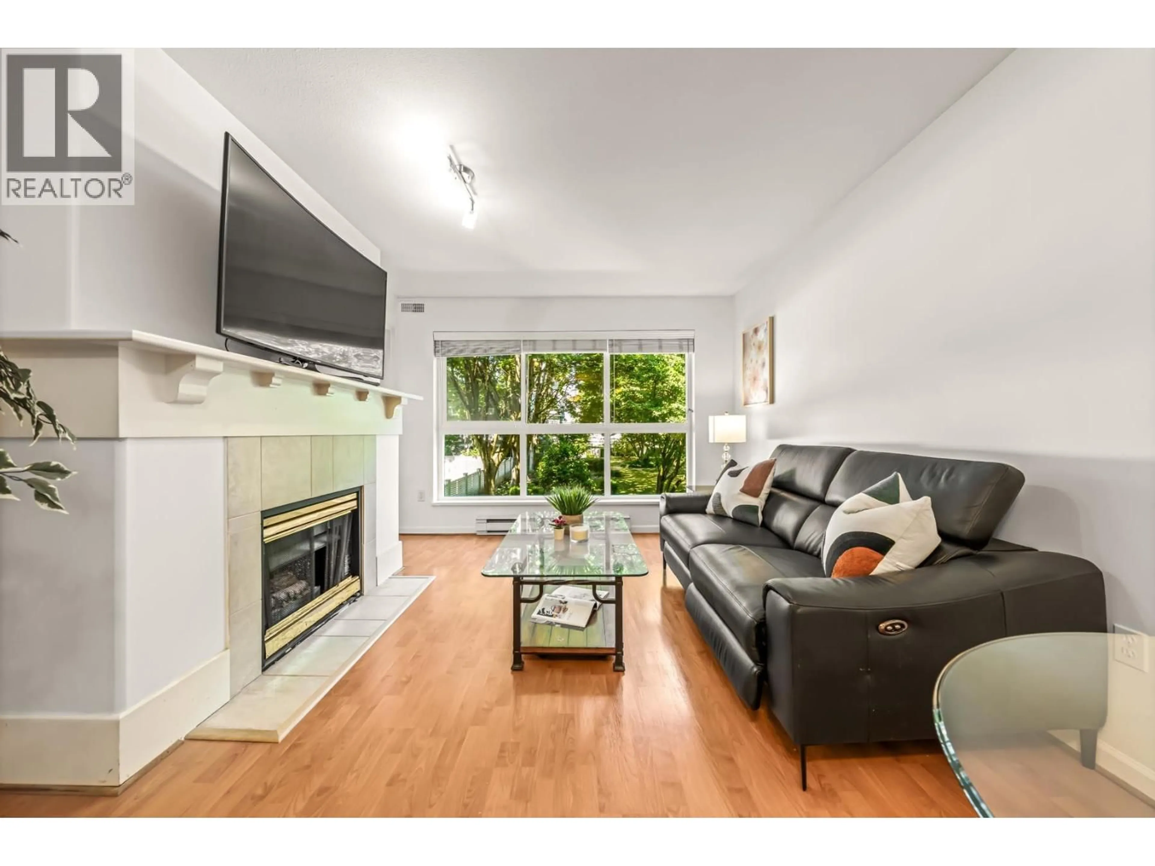 Living room with furniture, wood/laminate floor for 205 - 5900 DOVER CRESCENT, Richmond British Columbia V7C5R4