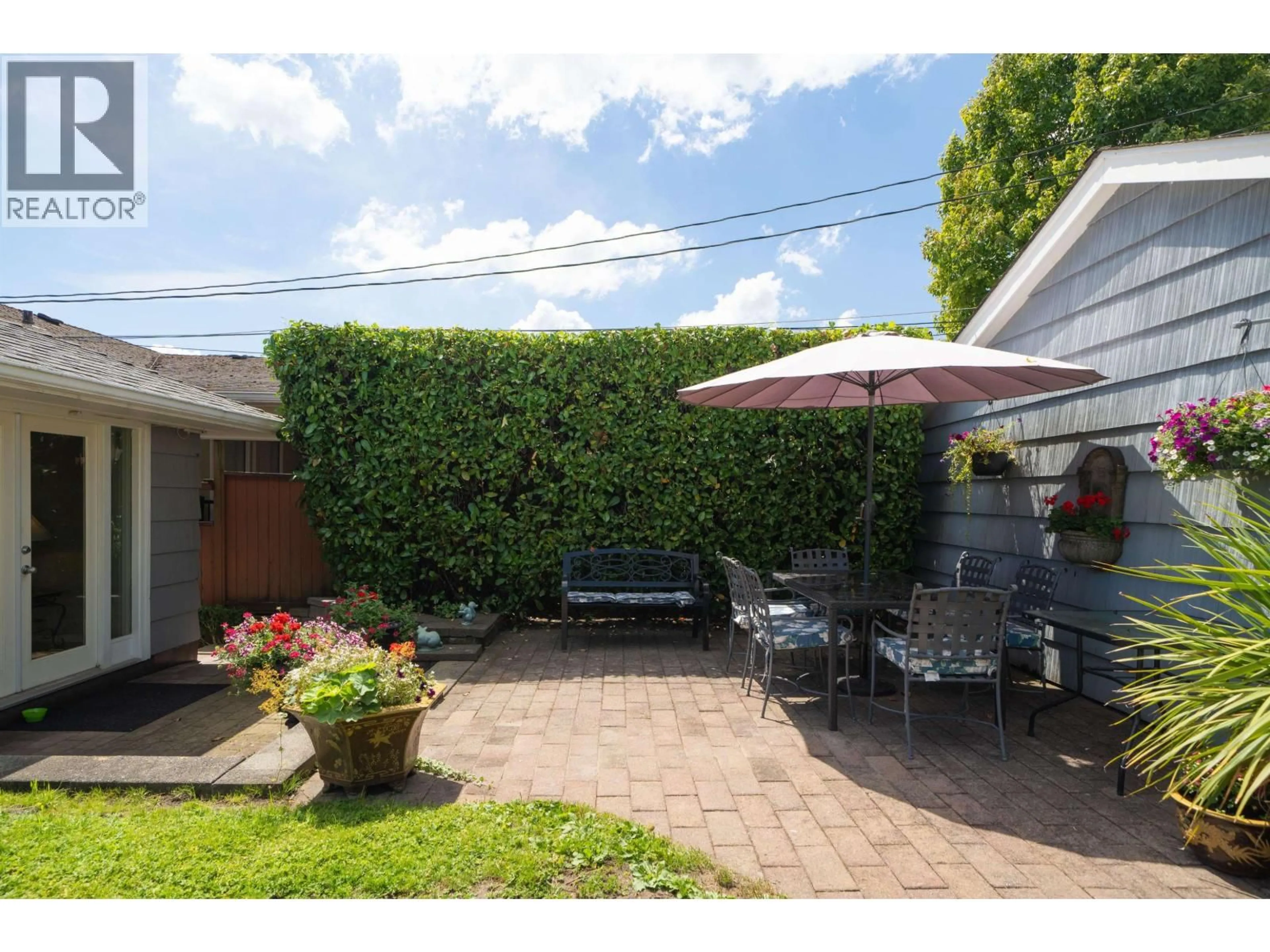 Patio, street for 335 CHURCHILL AVENUE, New Westminster British Columbia V3L4P5
