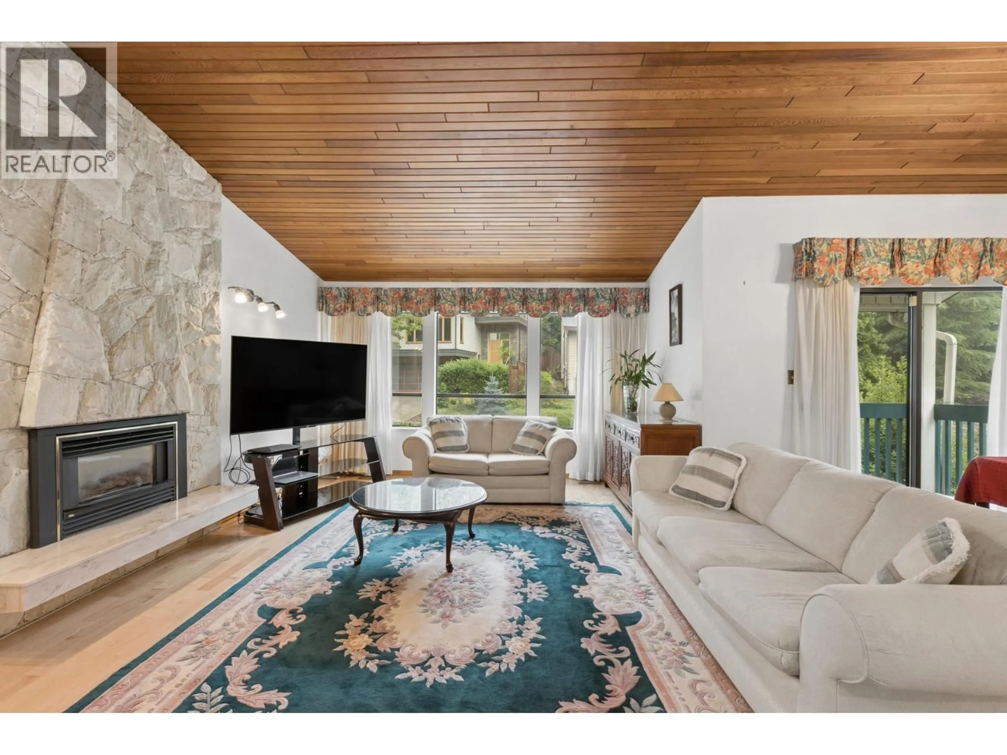 Living room with furniture, unknown for 5609 WHITE PINE LANE, North Vancouver British Columbia V7R4S1