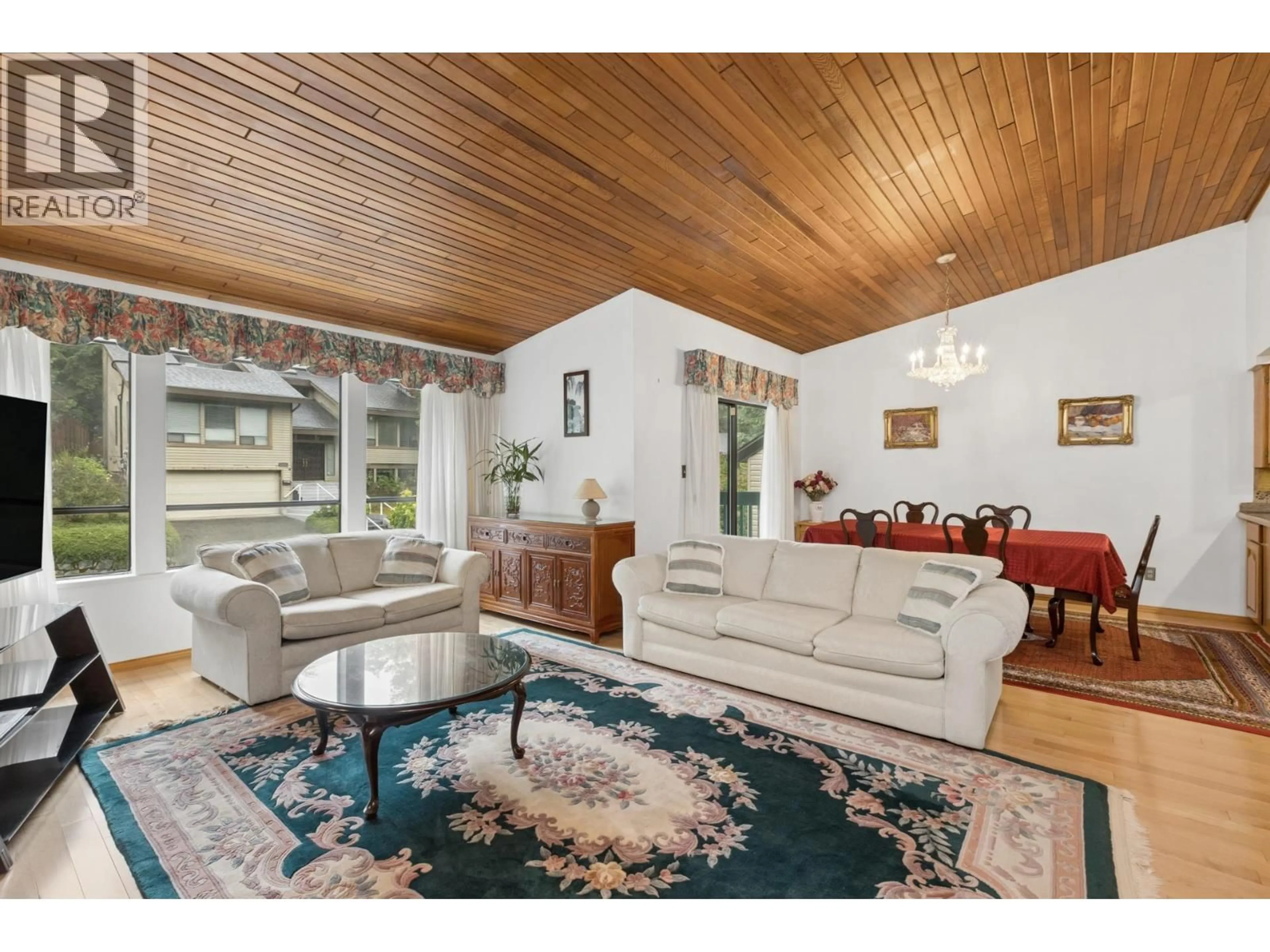 Living room with furniture, wood/laminate floor for 5609 WHITE PINE LANE, North Vancouver British Columbia V7R4S1
