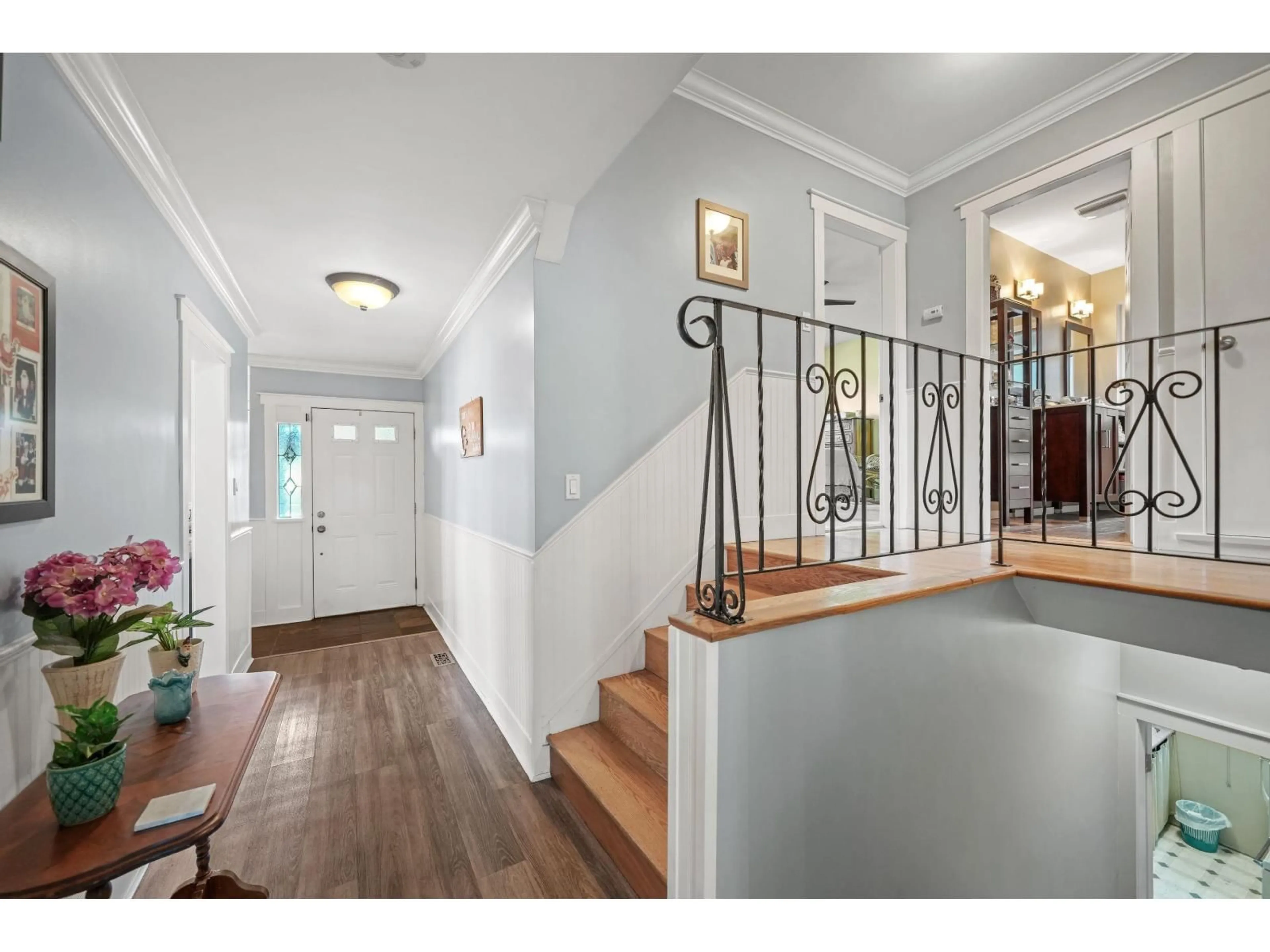 Indoor entryway for 9669 TOWNLINE DIVERSION, Surrey British Columbia V3V2T1