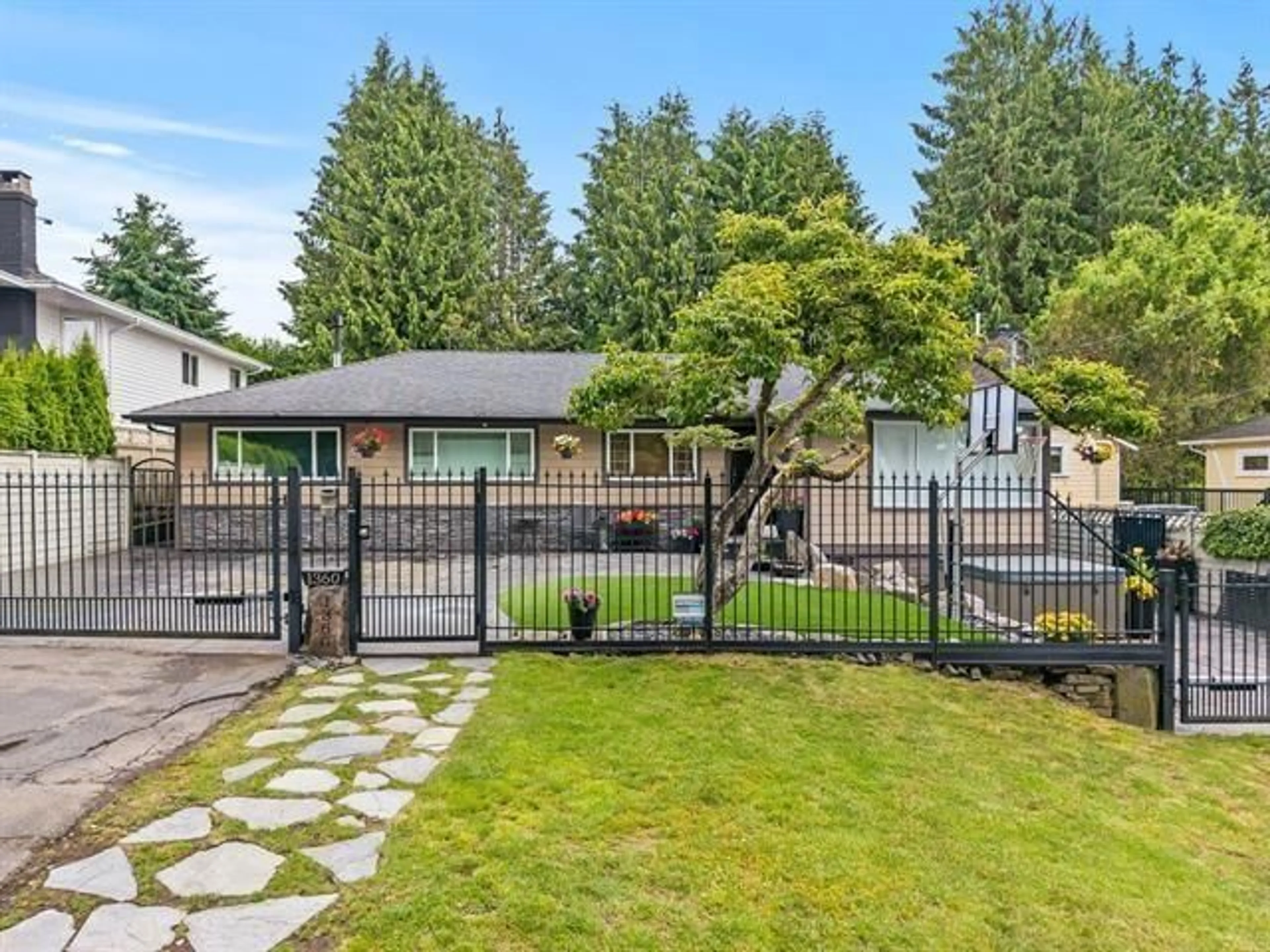 Home with vinyl exterior material, street for 1360 EVERALL STREET, White Rock British Columbia V4B3S6