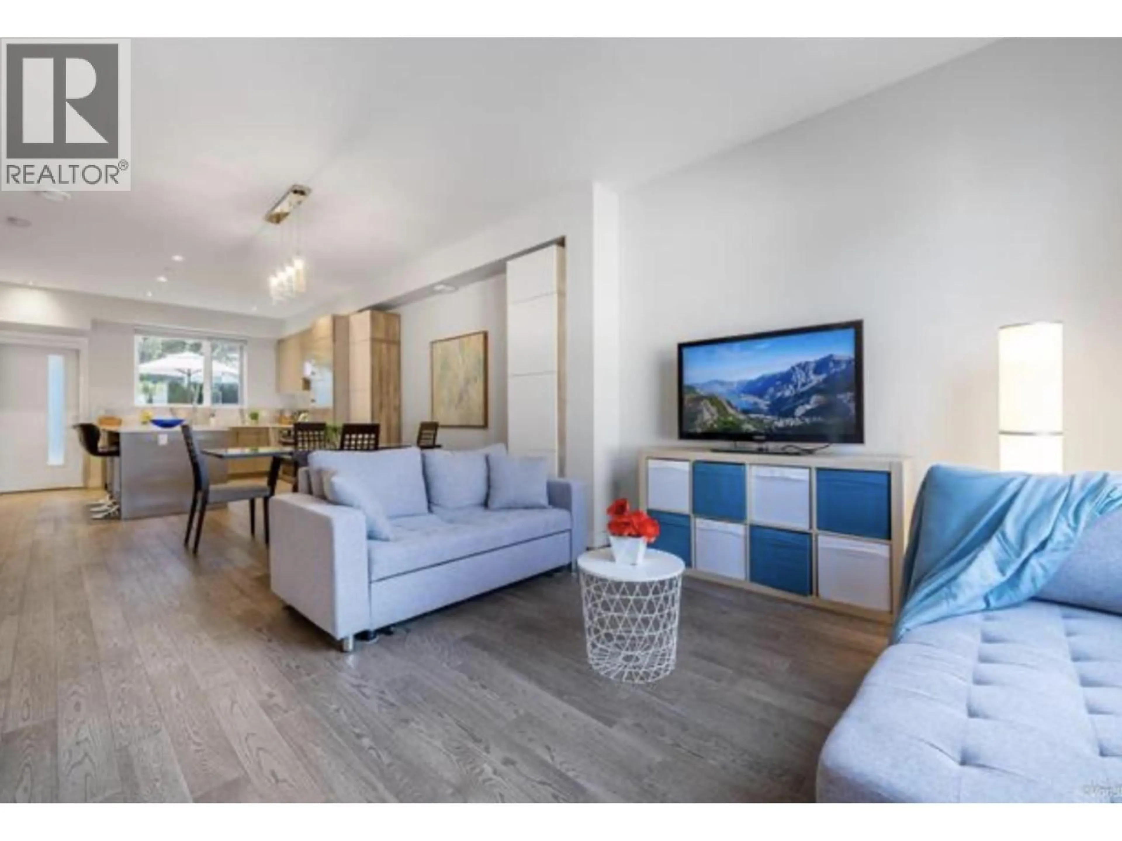 Living room with furniture, unknown for 4066 YUKON STREET, Vancouver British Columbia V5Y0L4