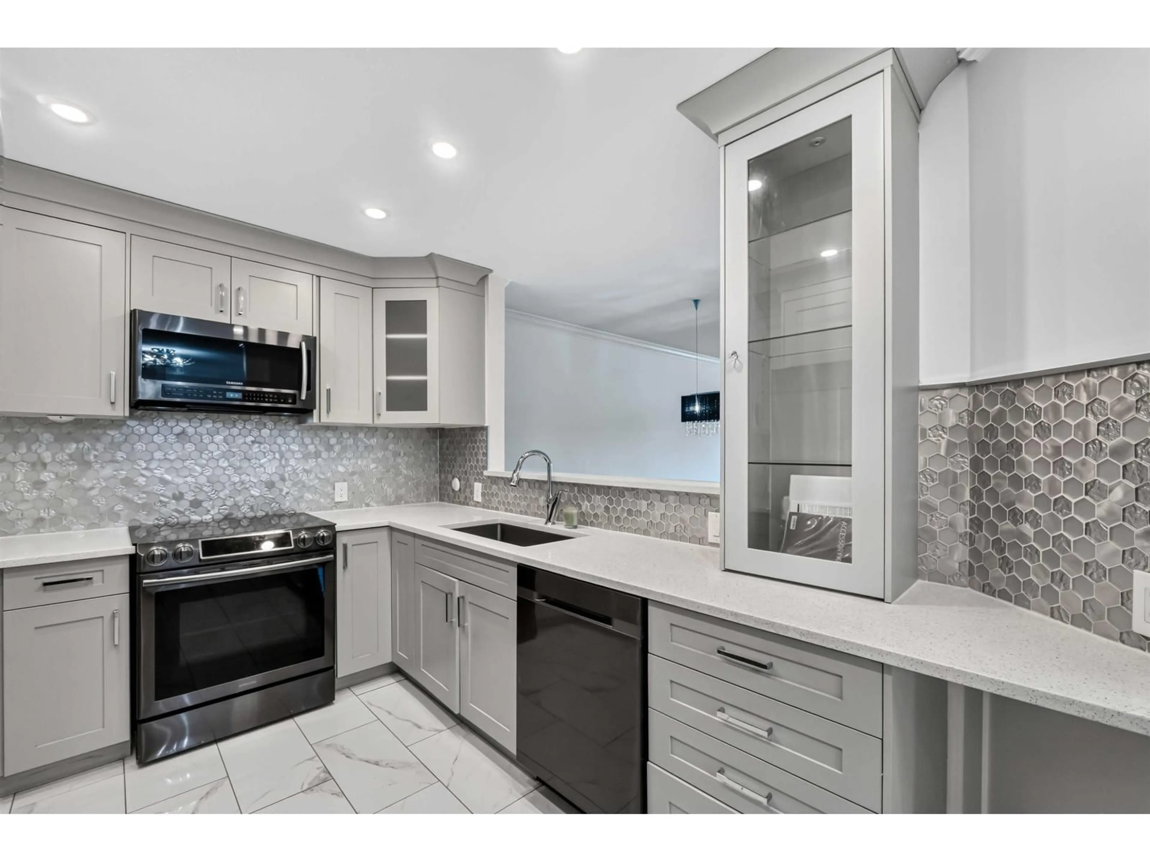 Unknown for 404 - 13680 84 AVENUE, Surrey British Columbia V3W0T6