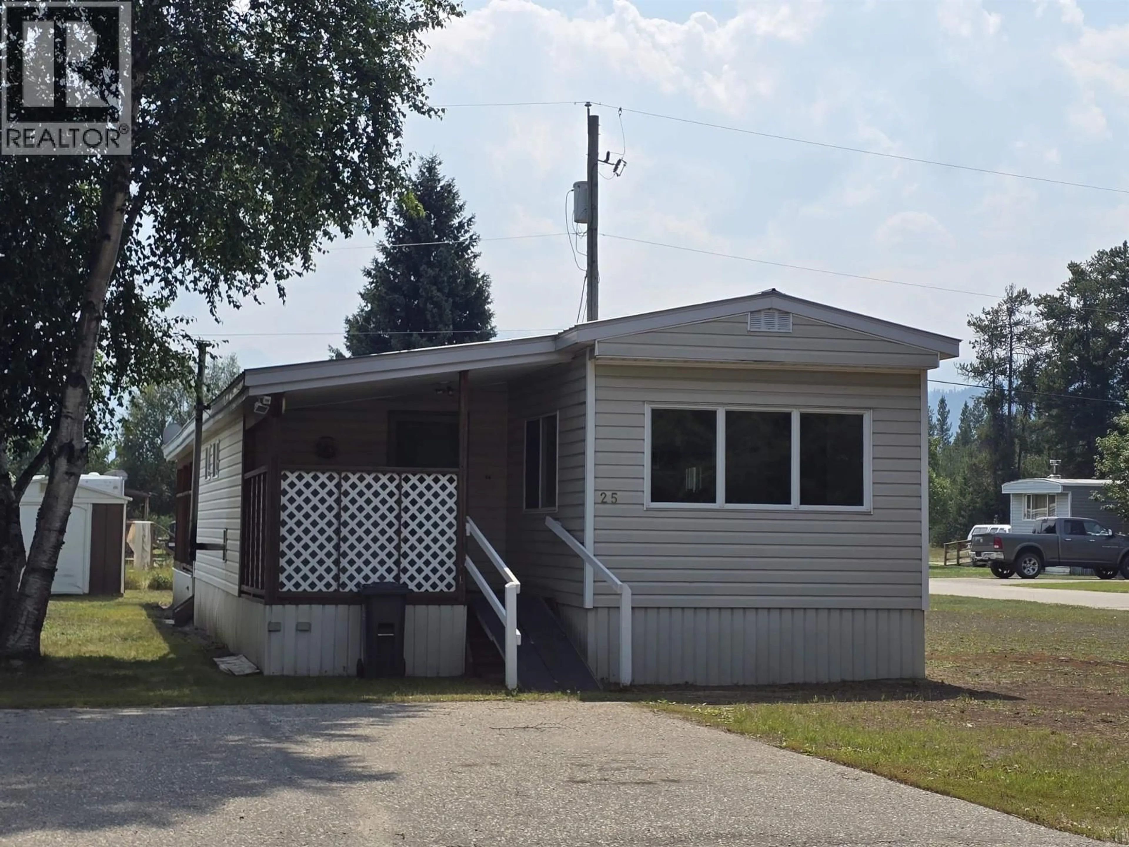 Home with vinyl exterior material, street for 25 - 101 ELM STREET, Valemount British Columbia V0E2Z0