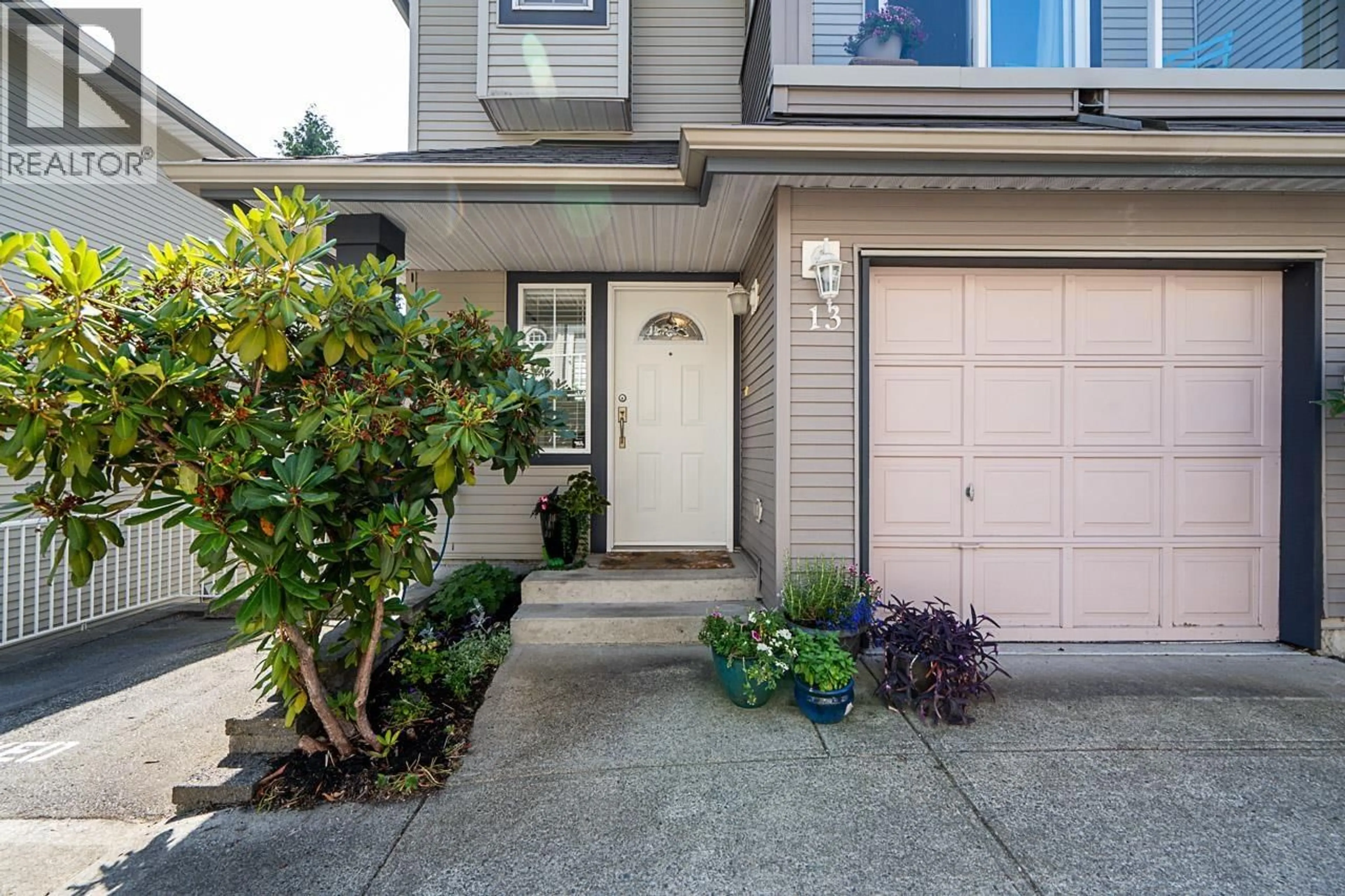 Indoor entryway for 13 - 11229 232 STREET, Maple Ridge British Columbia V2X2N4