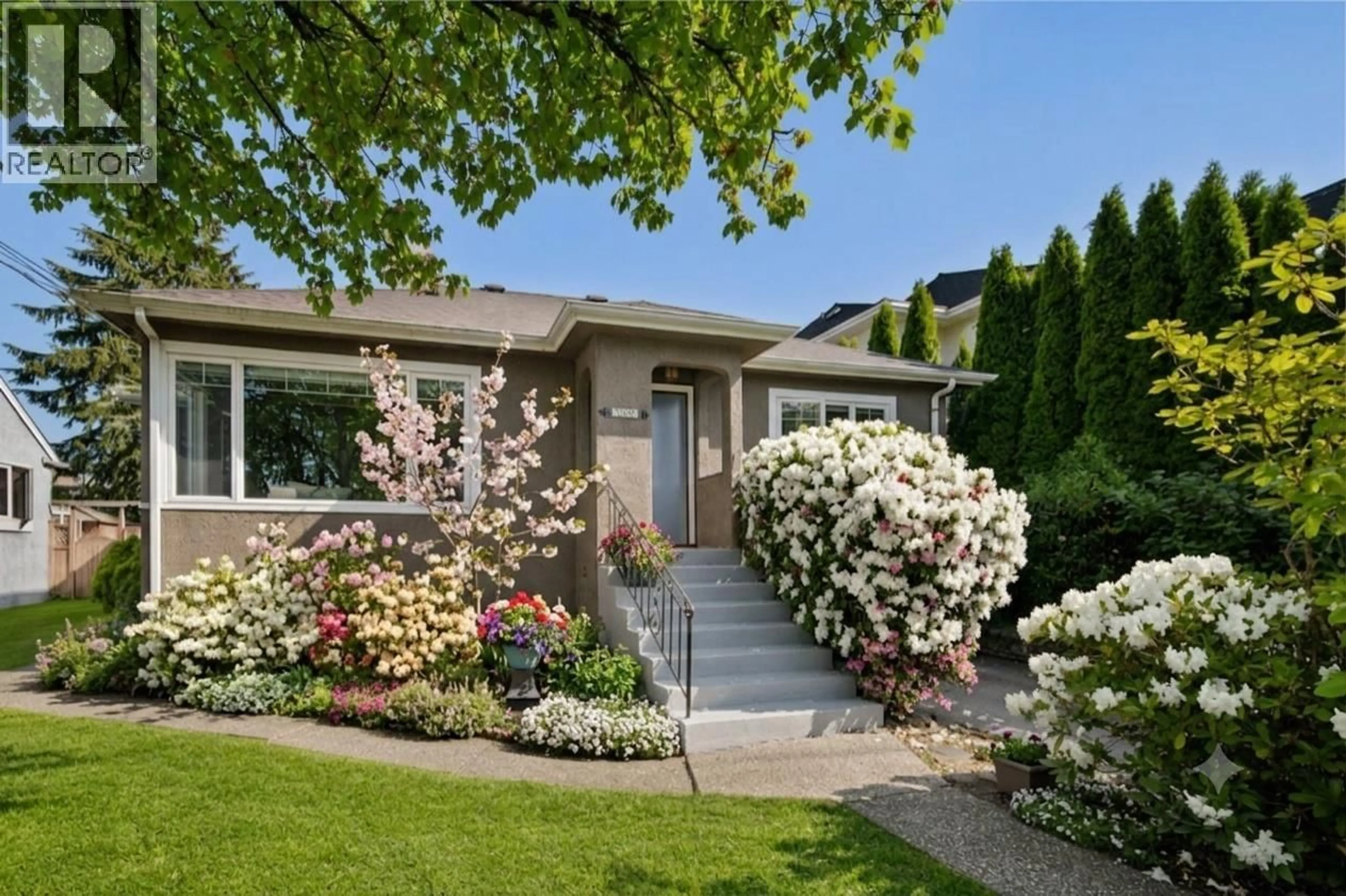 Home with vinyl exterior material, street for 306 NINTH AVENUE, New Westminster British Columbia V3L2A1