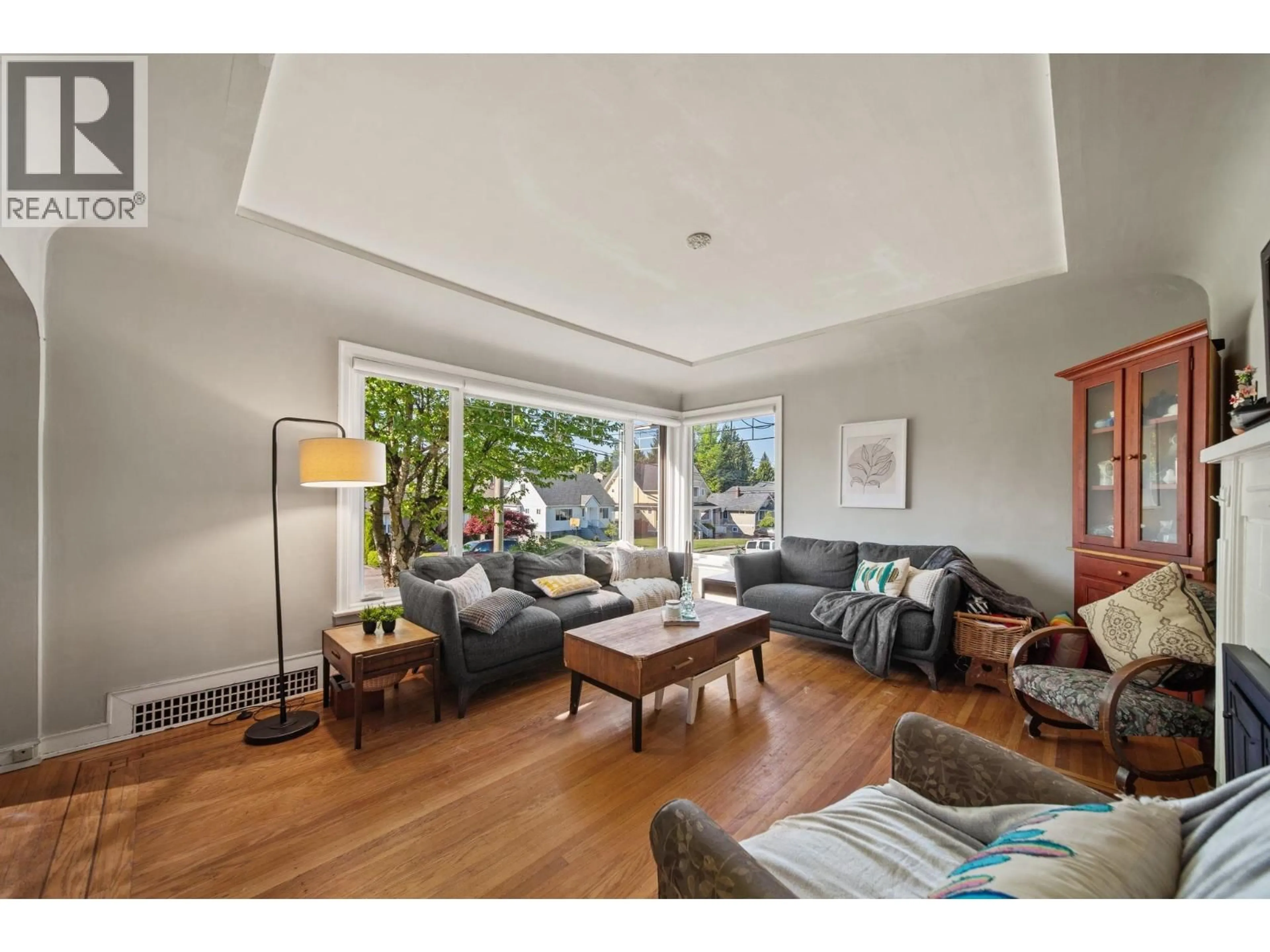Living room with furniture, wood/laminate floor for 306 NINTH AVENUE, New Westminster British Columbia V3L2A1