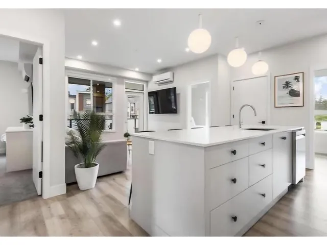210 - 45505 CAMPUS DRIVE, Chilliwack 2