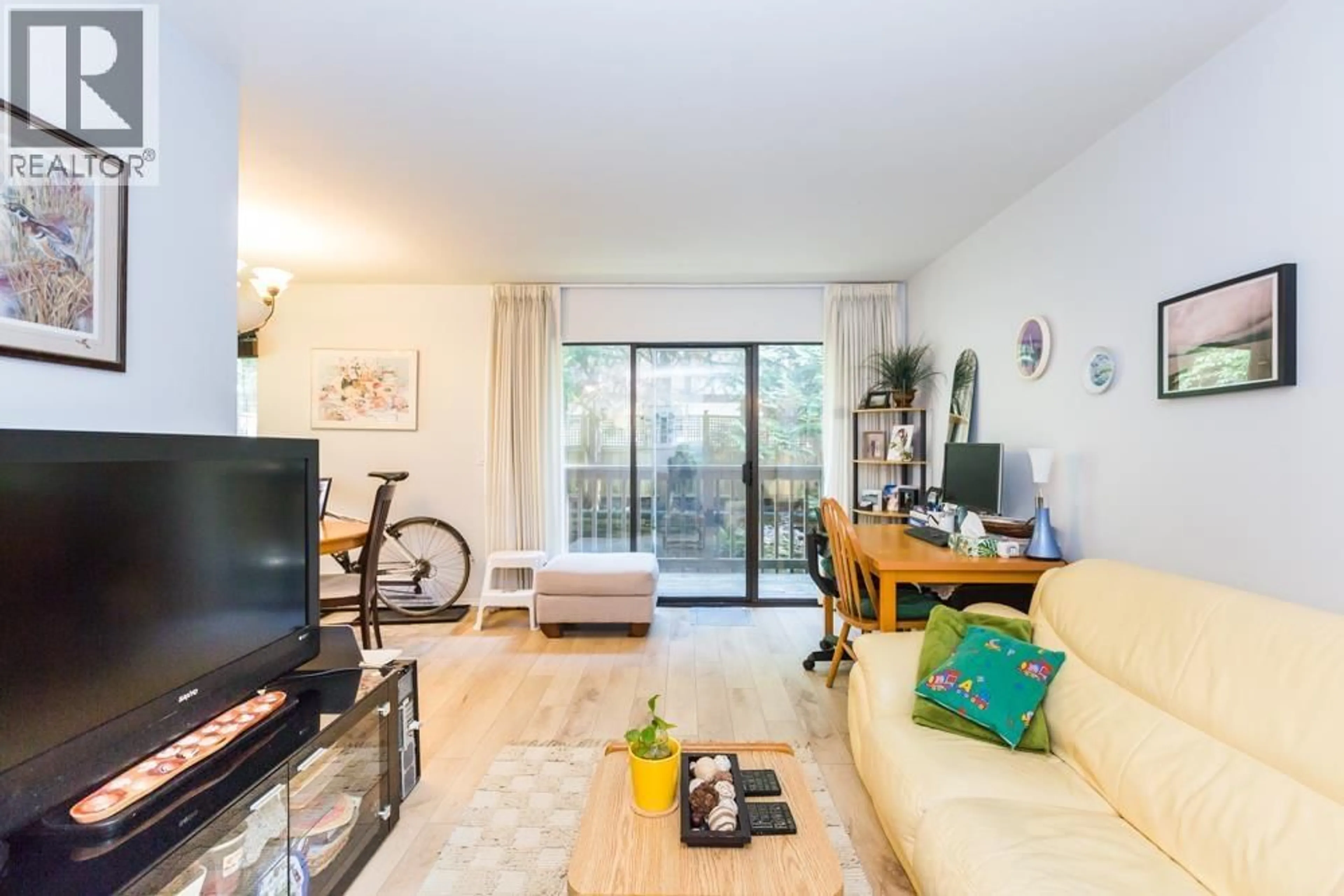 Living room with furniture, wood/laminate floor for 9110 CENTAURUS CIRCLE, Burnaby British Columbia V3J7R1