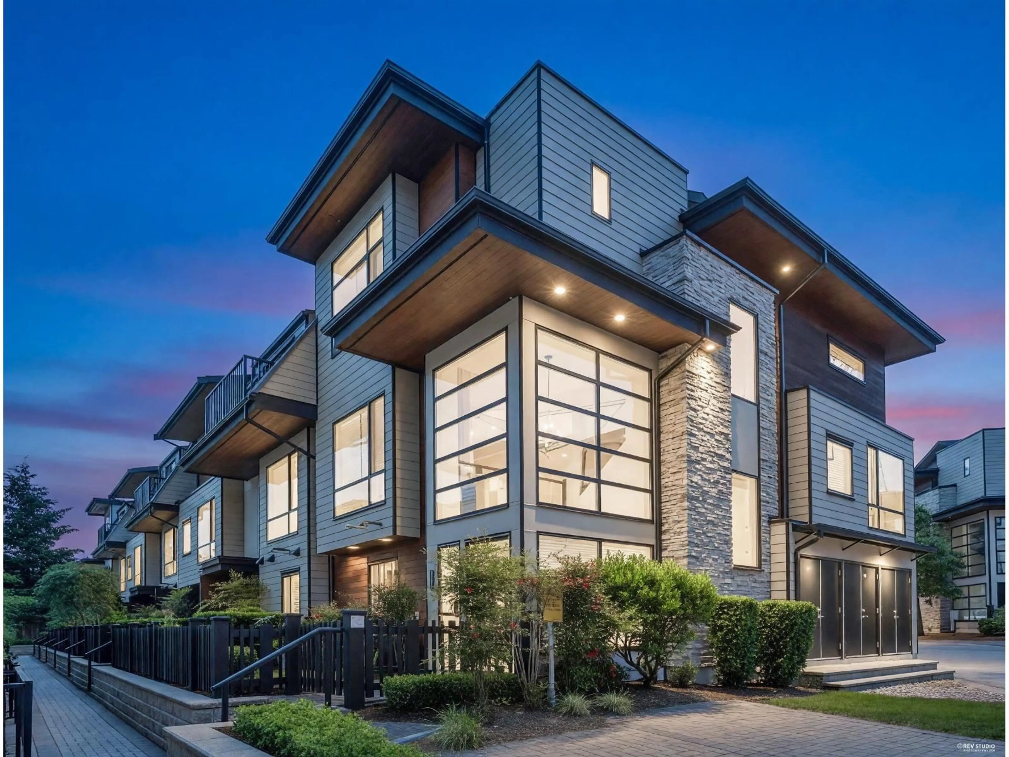 Home with brick exterior material, unknown for 17 - 15688 28 AVENUE, Surrey British Columbia V3Z0N1