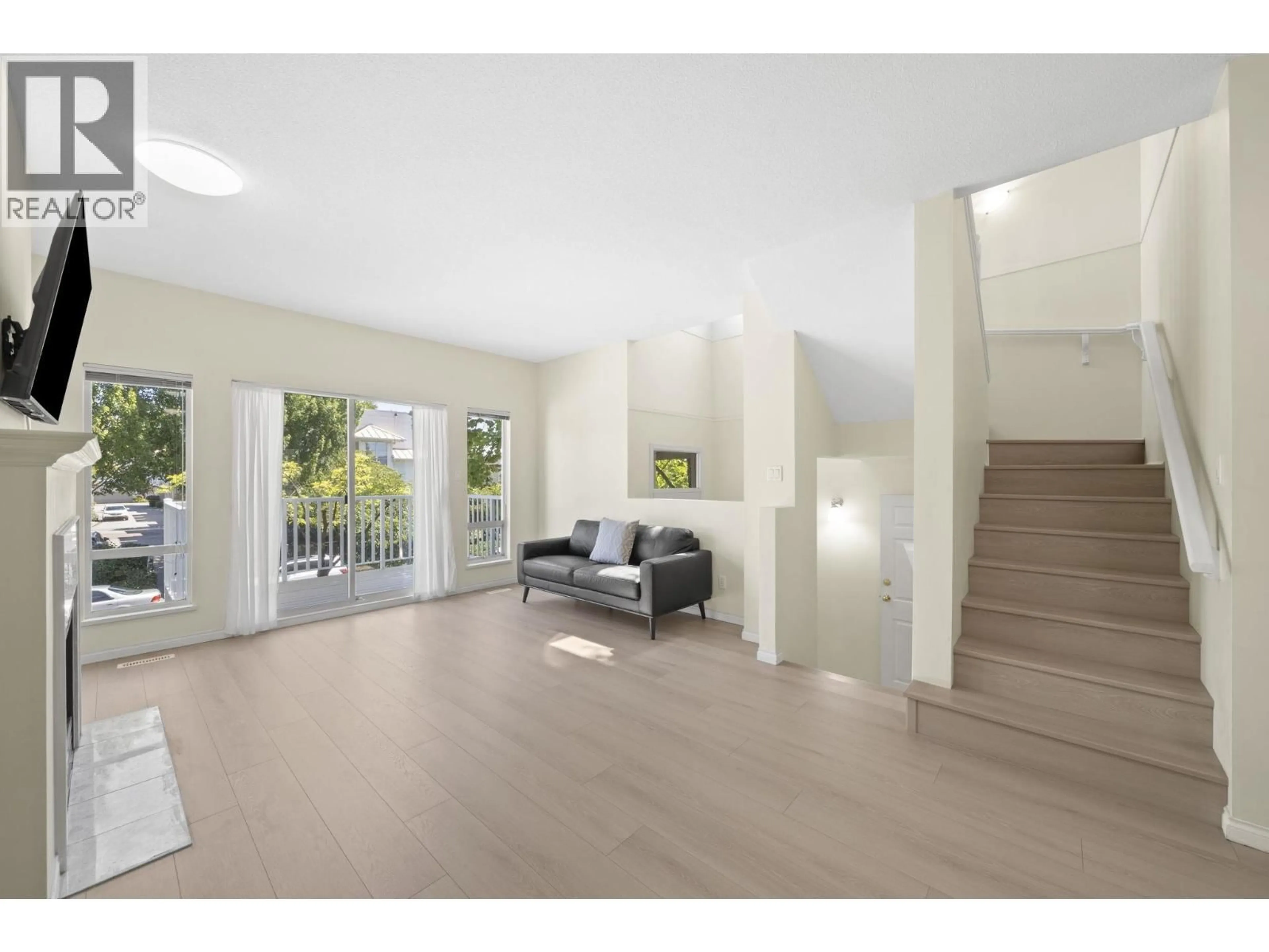 Indoor foyer for 3 - 12891 JACK BELL DRIVE, Richmond British Columbia V6V2T7