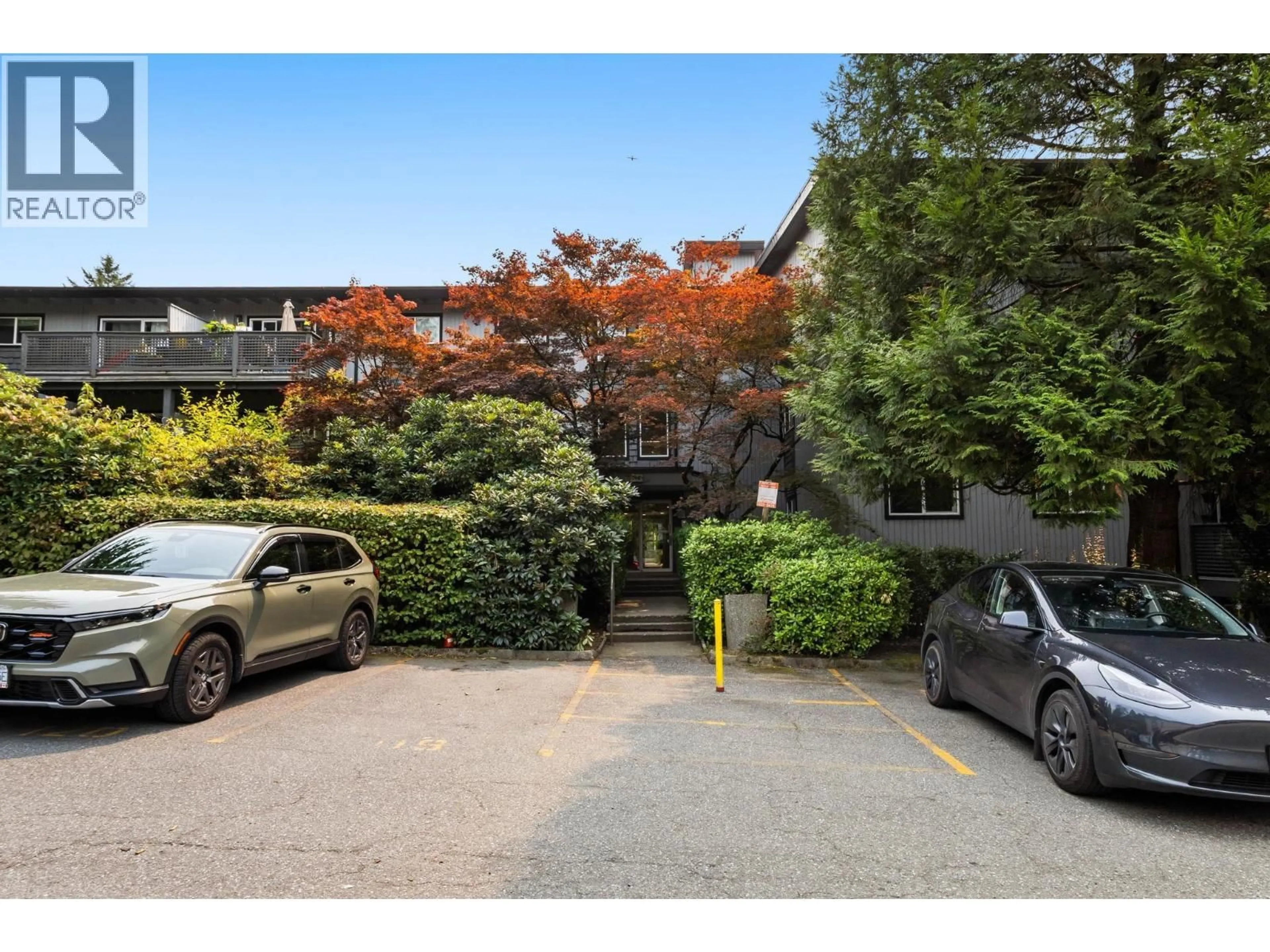 A pic from outside/outdoor area/front of a property/back of a property/a pic from drone, street for 239 - 202 WESTHILL PLACE, Port Moody British Columbia V3H1V2