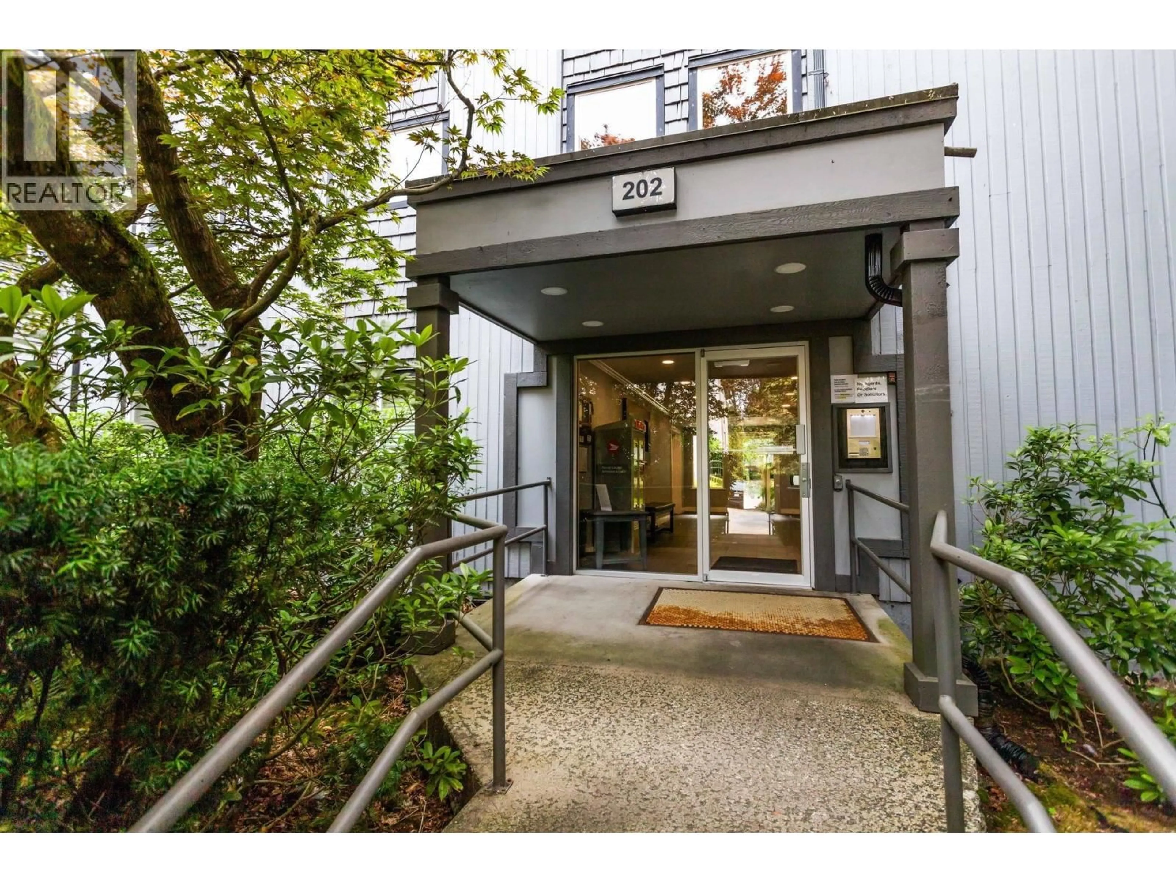 Indoor entryway for 239 - 202 WESTHILL PLACE, Port Moody British Columbia V3H1V2